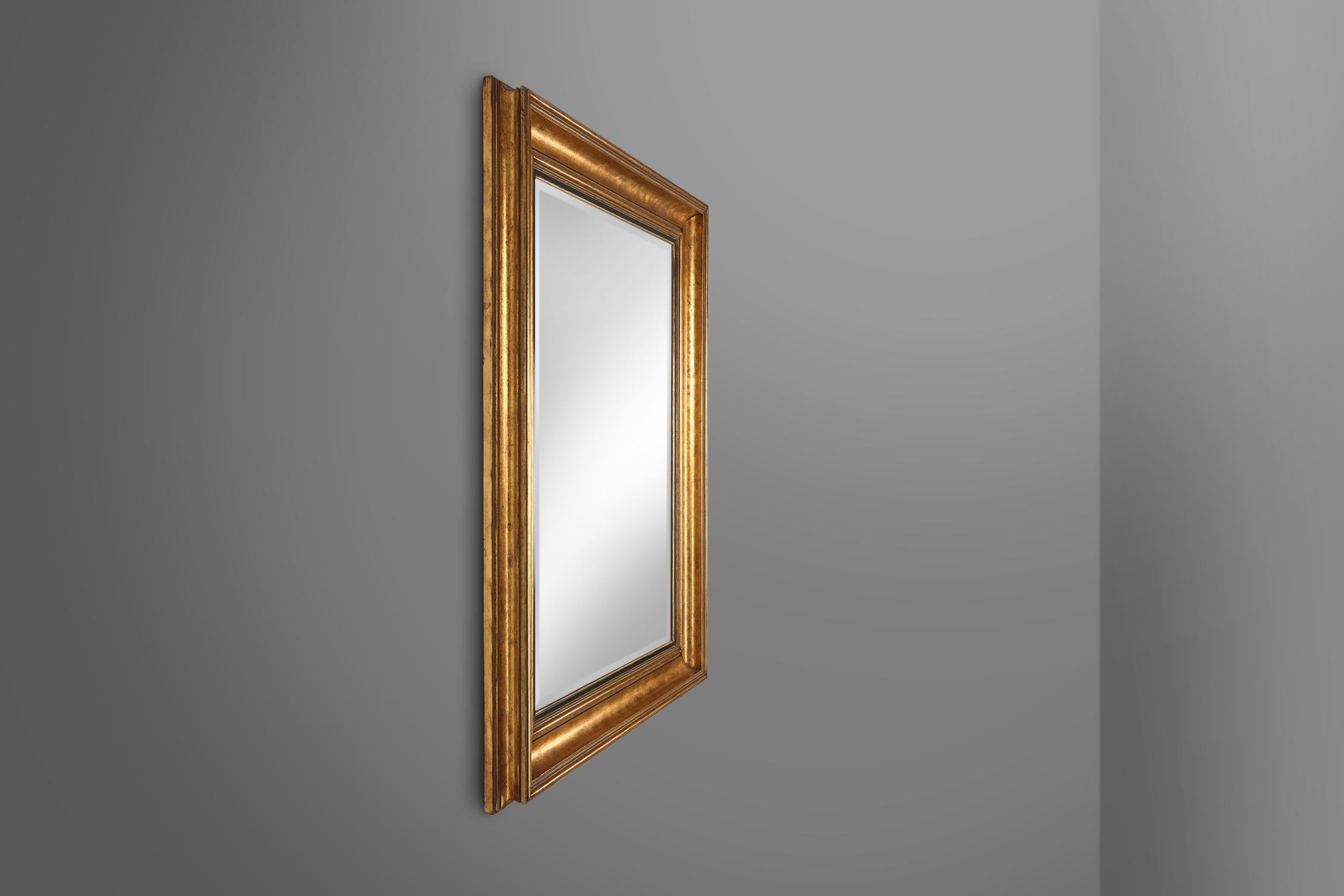 Mid-Century Modern Timeless gilded mirror by Deknudt, Belgium in wood, Belgium ca. 1960 For Sale