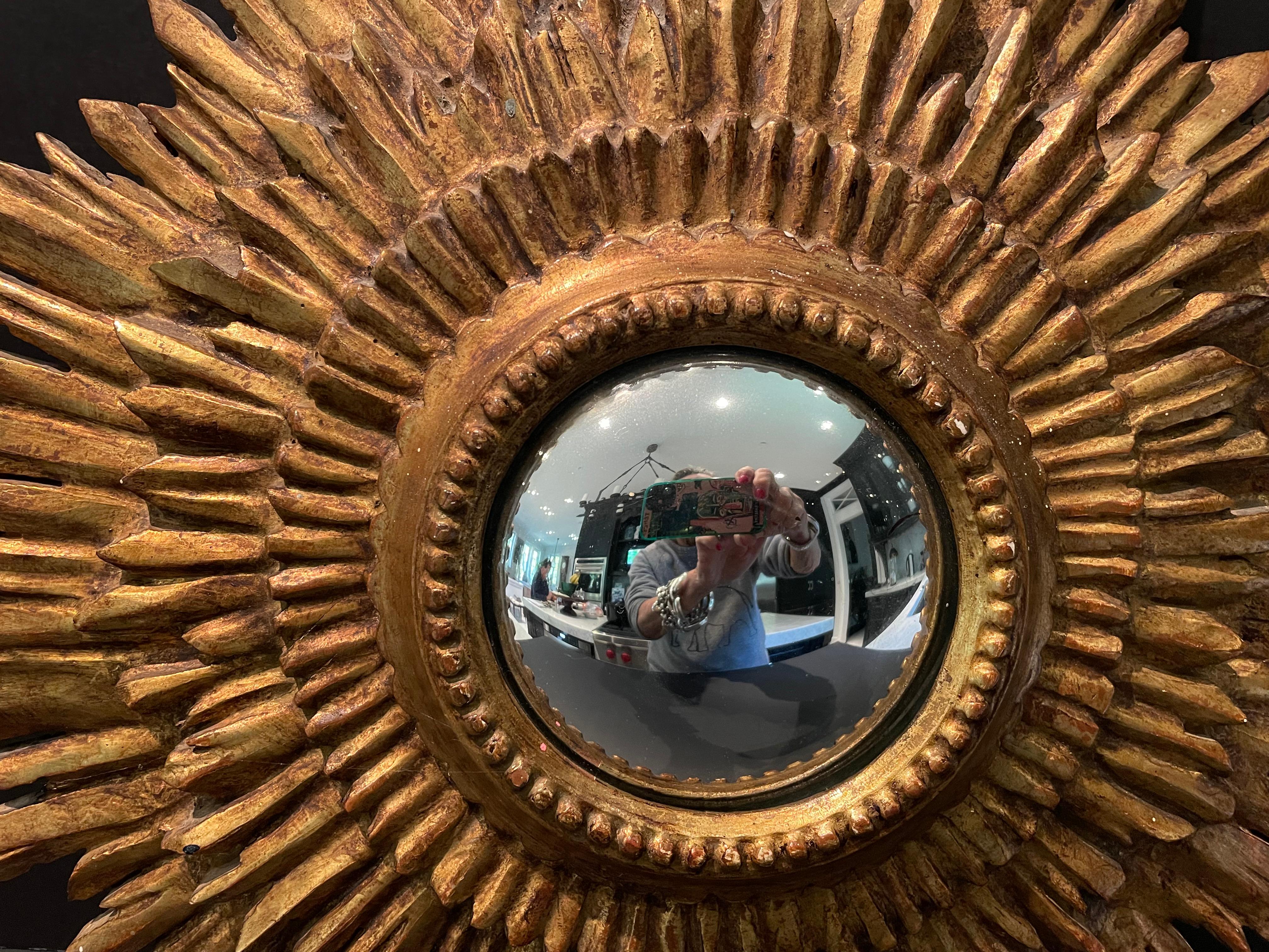 Mid-20th Century Timeless Giltwood Sunburst Italian Convex Mirror