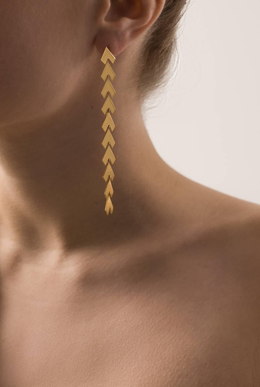 Women's Earrings Timeless Long  Drop 18k Gold-Plated Sterling Silver Arrow Shaped Greek  For Sale