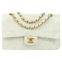 Timeless in white leather