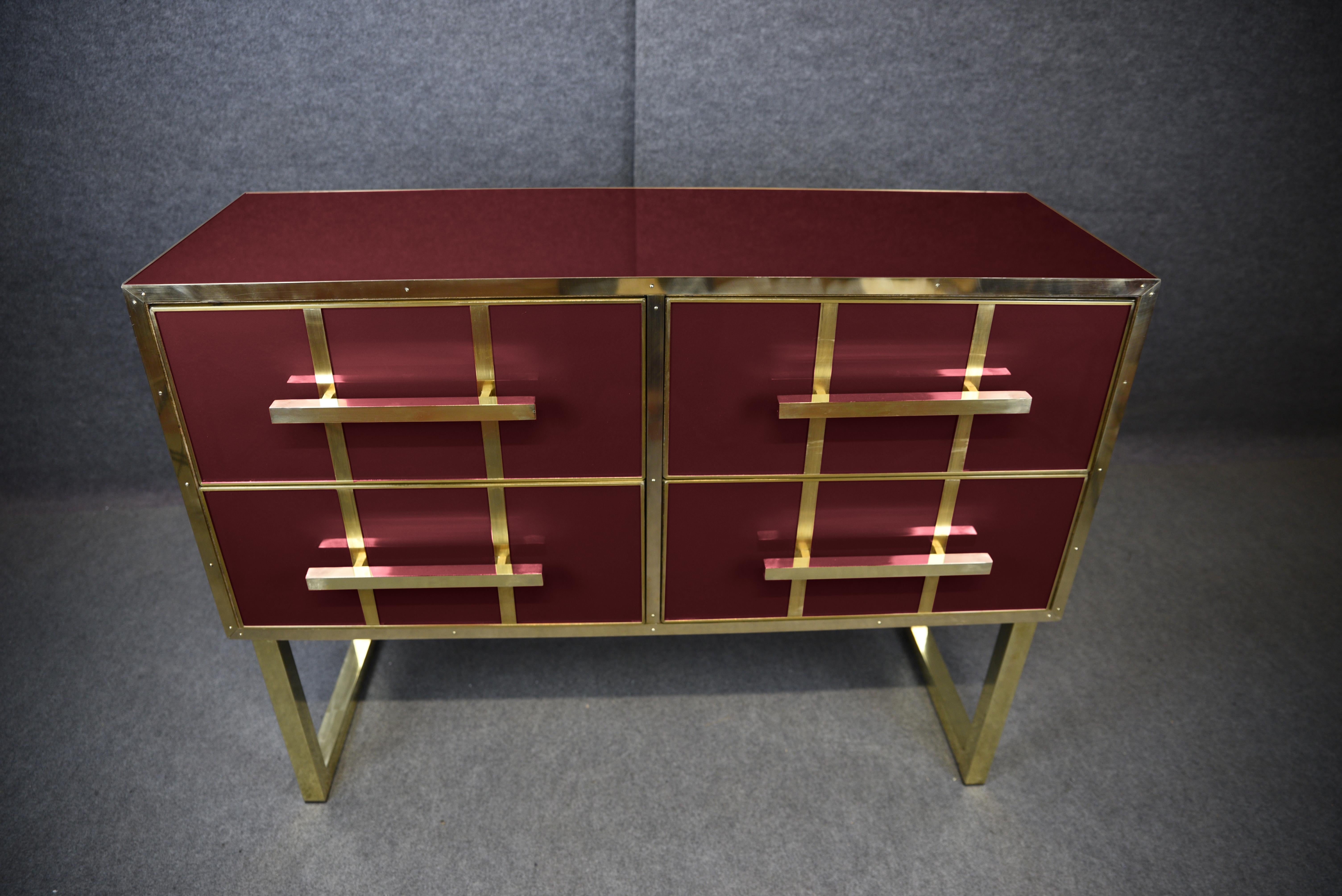 Moderno Timeless Italian Elegance: Chest of Drawers with Red Murano Glass and Brass Trim in vendita