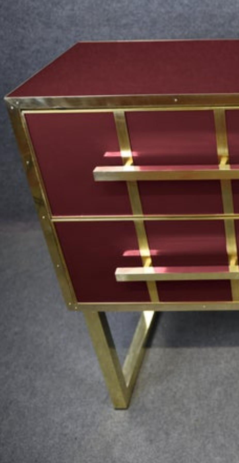 Ottone Timeless Italian Elegance: Chest of Drawers with Red Murano Glass and Brass Trim in vendita