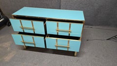 Luxe intemporel : Commode en verre de Murano et laiton d'azur d'Italie Disponible