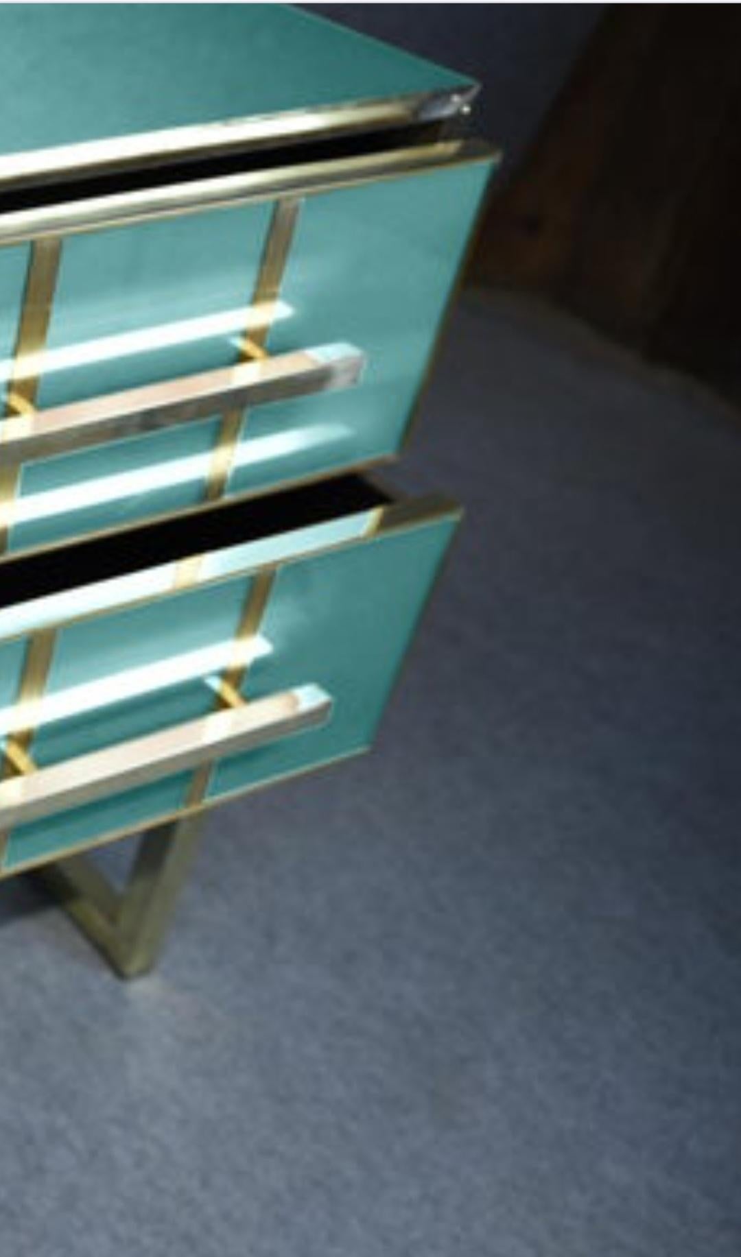 Timeless Luxury: Azure Murano Glass & Brass Chest of Drawers from Italy Availabl In condizioni Nuovo in vendita a Guazzora, IT