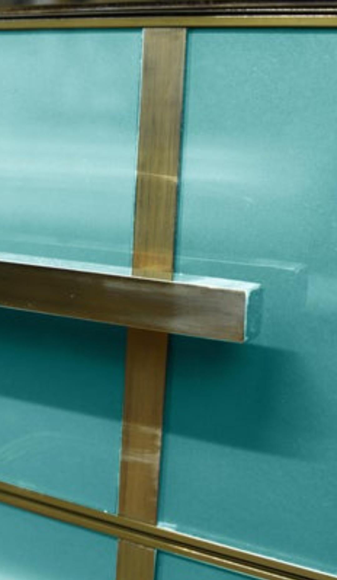 Timeless Luxury: Azure Murano Glass & Brass Chest of Drawers from Italy Availabl in vendita 1