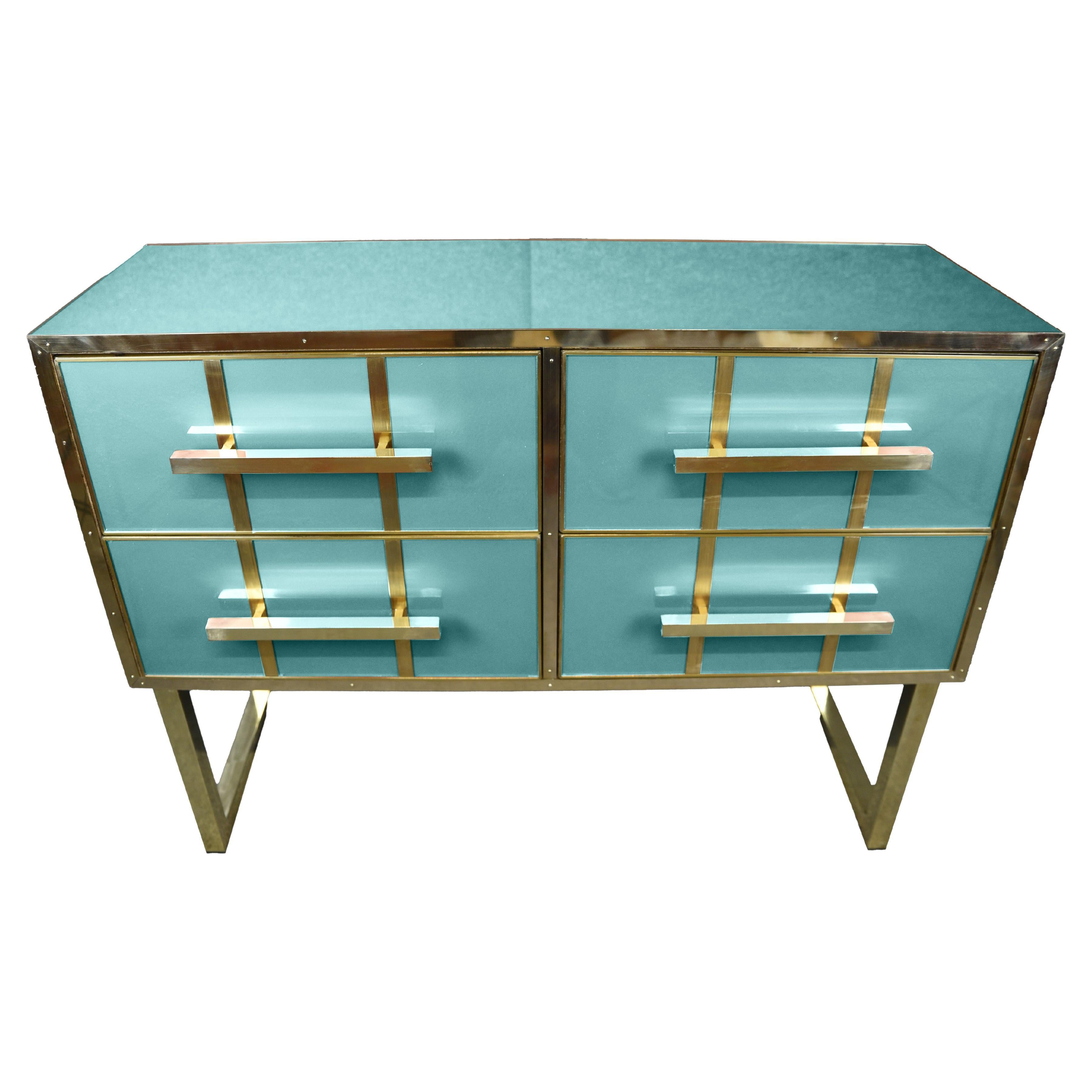 Lujo atemporal: Cajonera de cristal de Murano azul y latón de Italia Disponible