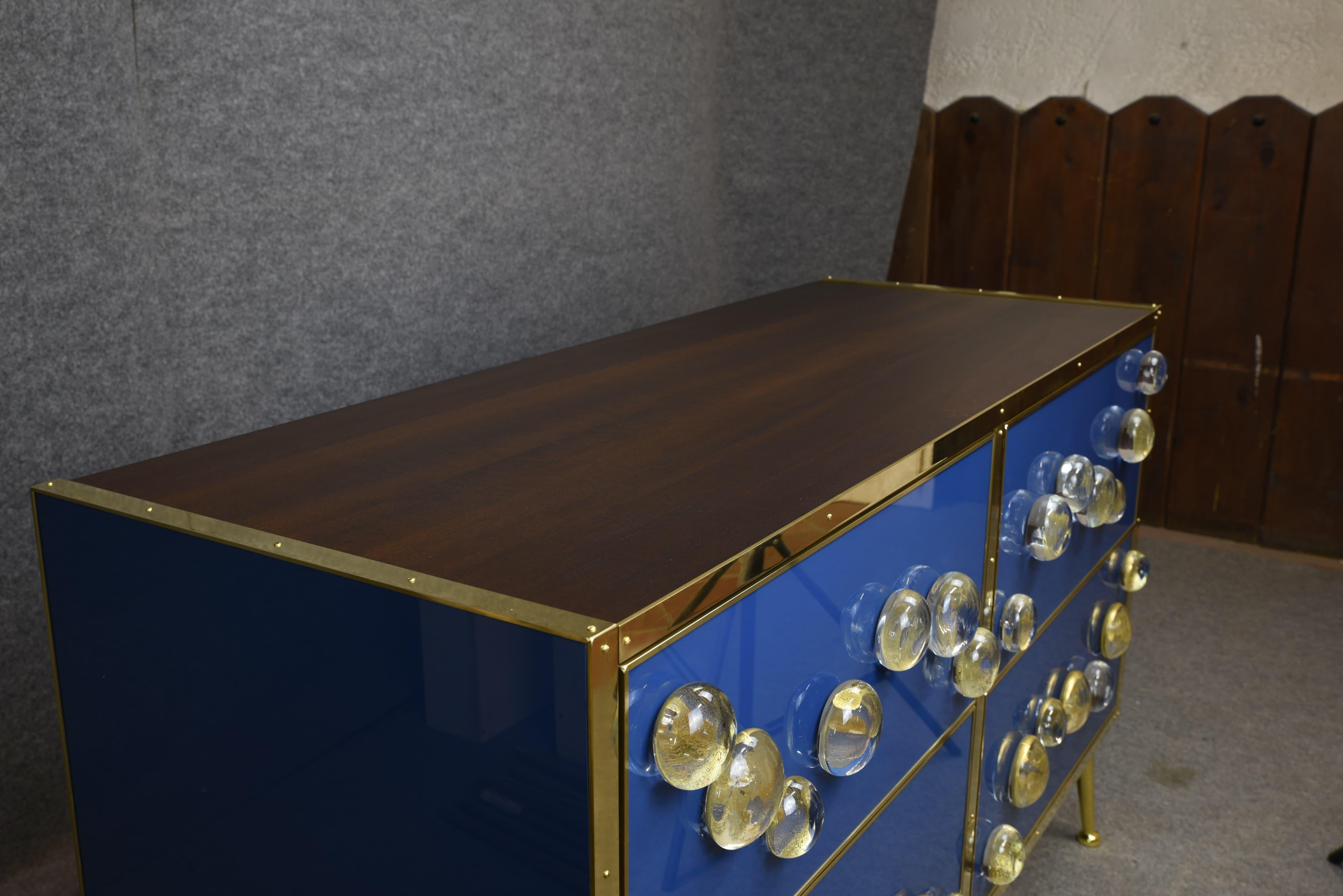 Timeless Luxury: Blue Sideboard with 28 Murano Jewel & Brass Justfurnituress in vendita 2