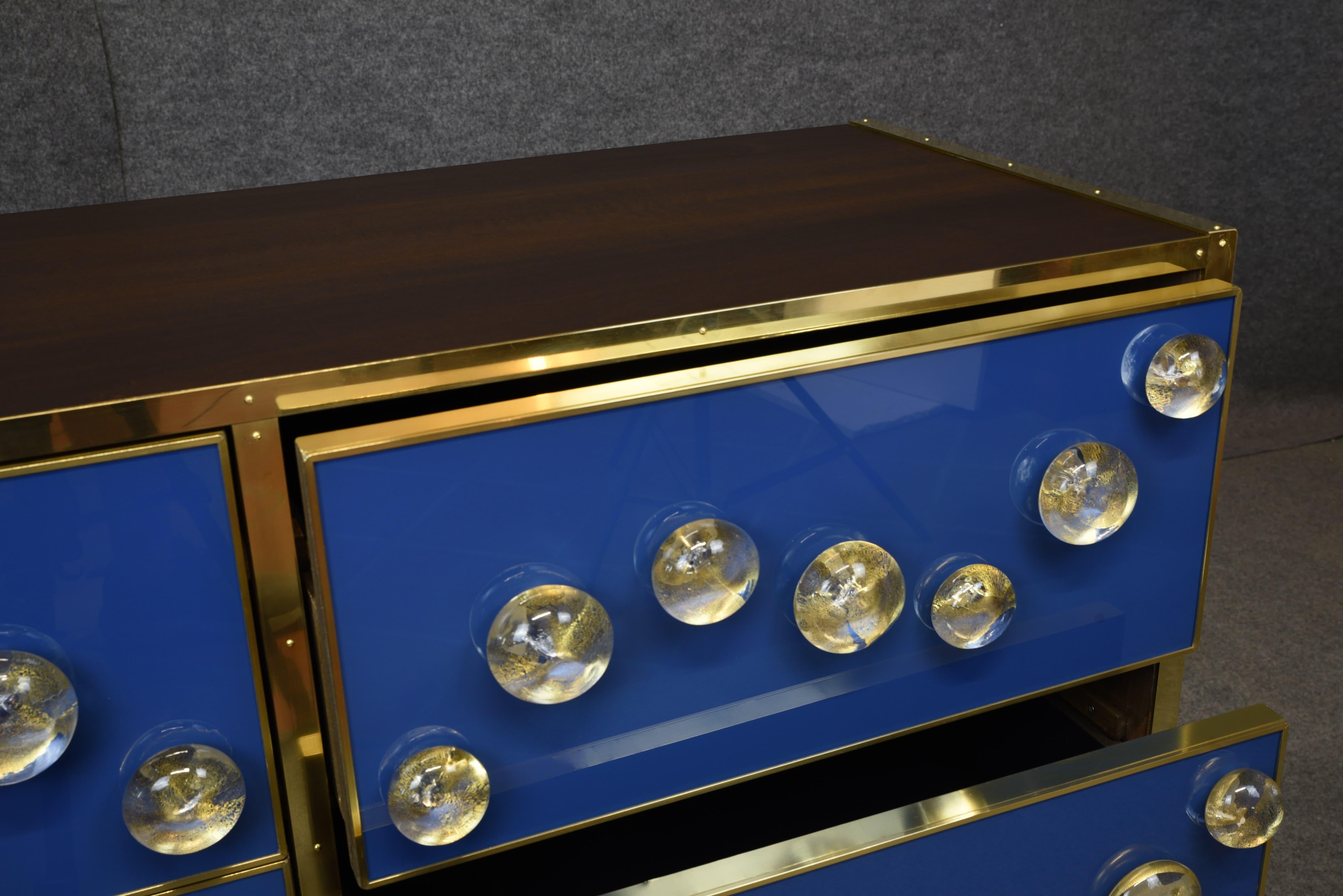 Timeless Luxury: Blue Sideboard with 28 Murano Jewel & Brass Justfurnituress In condizioni Nuovo in vendita a Guazzora, IT
