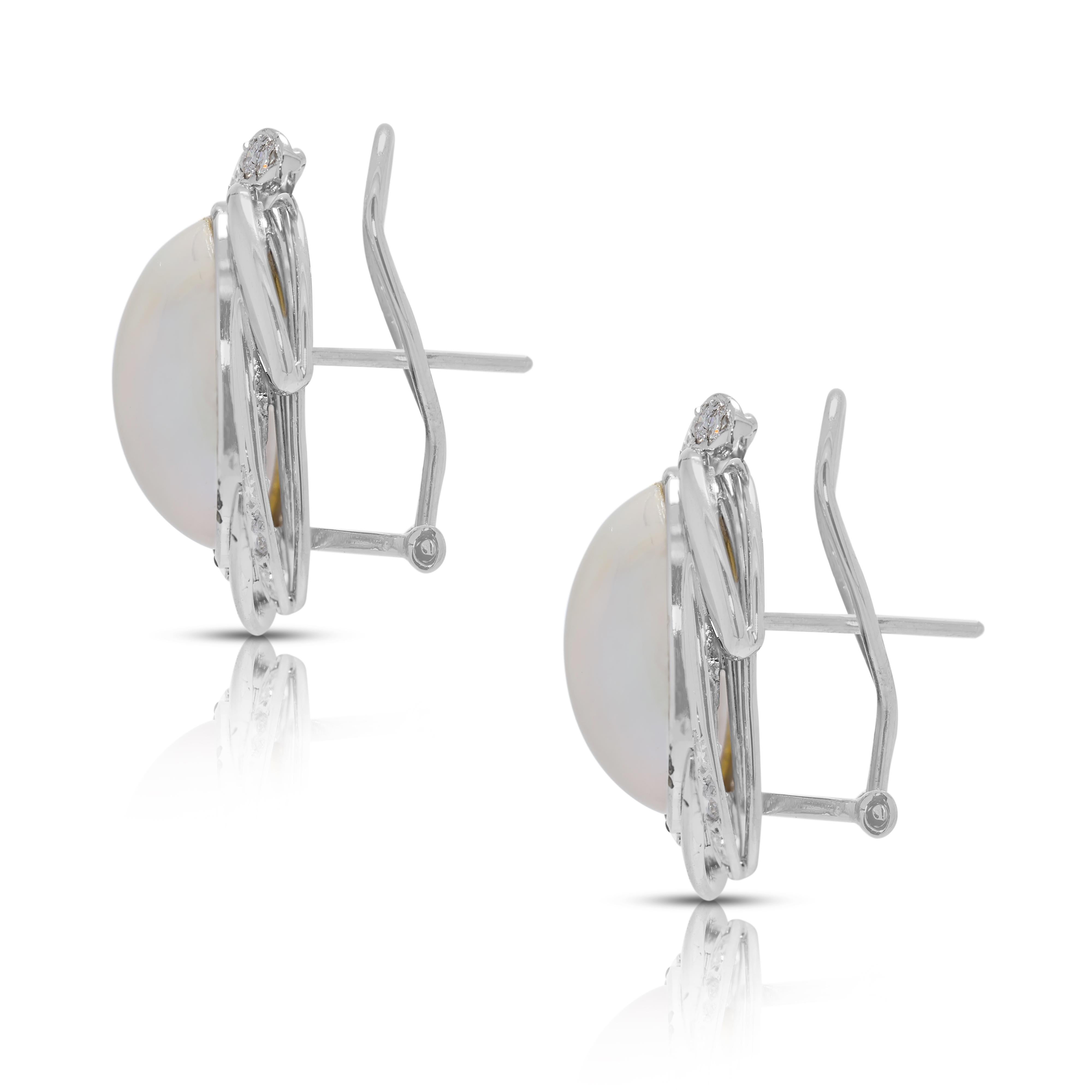 Boucles d'oreilles intemporelles en or blanc 18 carats, perles de Mabe et diamants naturels de 0,36 carat Pour femmes en vente