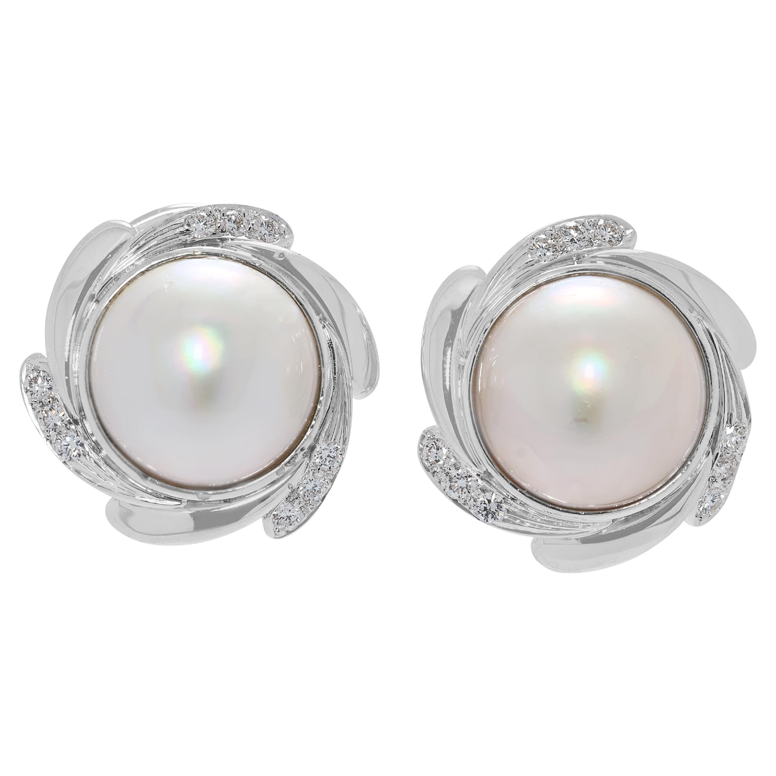 Boucles d'oreilles intemporelles en or blanc 18 carats, perles de Mabe et diamants naturels de 0,36 carat