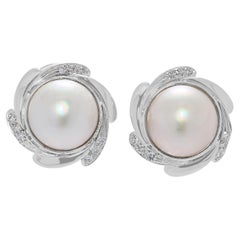 Boucles d'oreilles intemporelles en or blanc 18 carats, perles de Mabe et diamants naturels de 0,36 carat