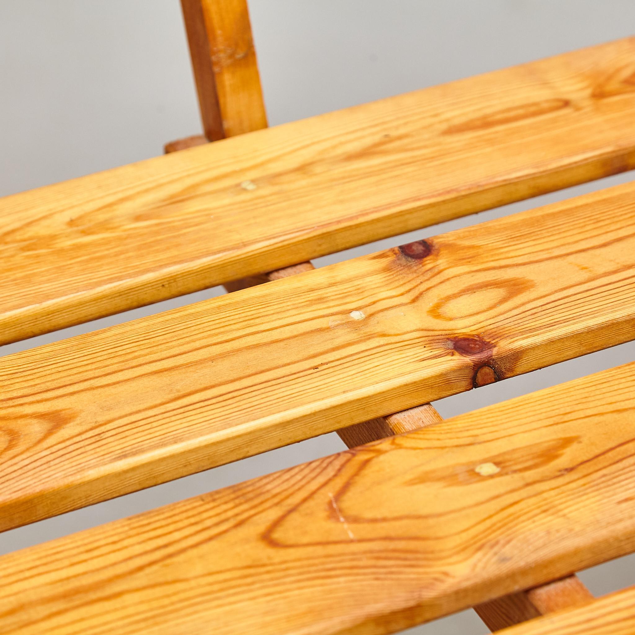 Banc intemporel en bois français du milieu du siècle, vers 1960 en vente 2