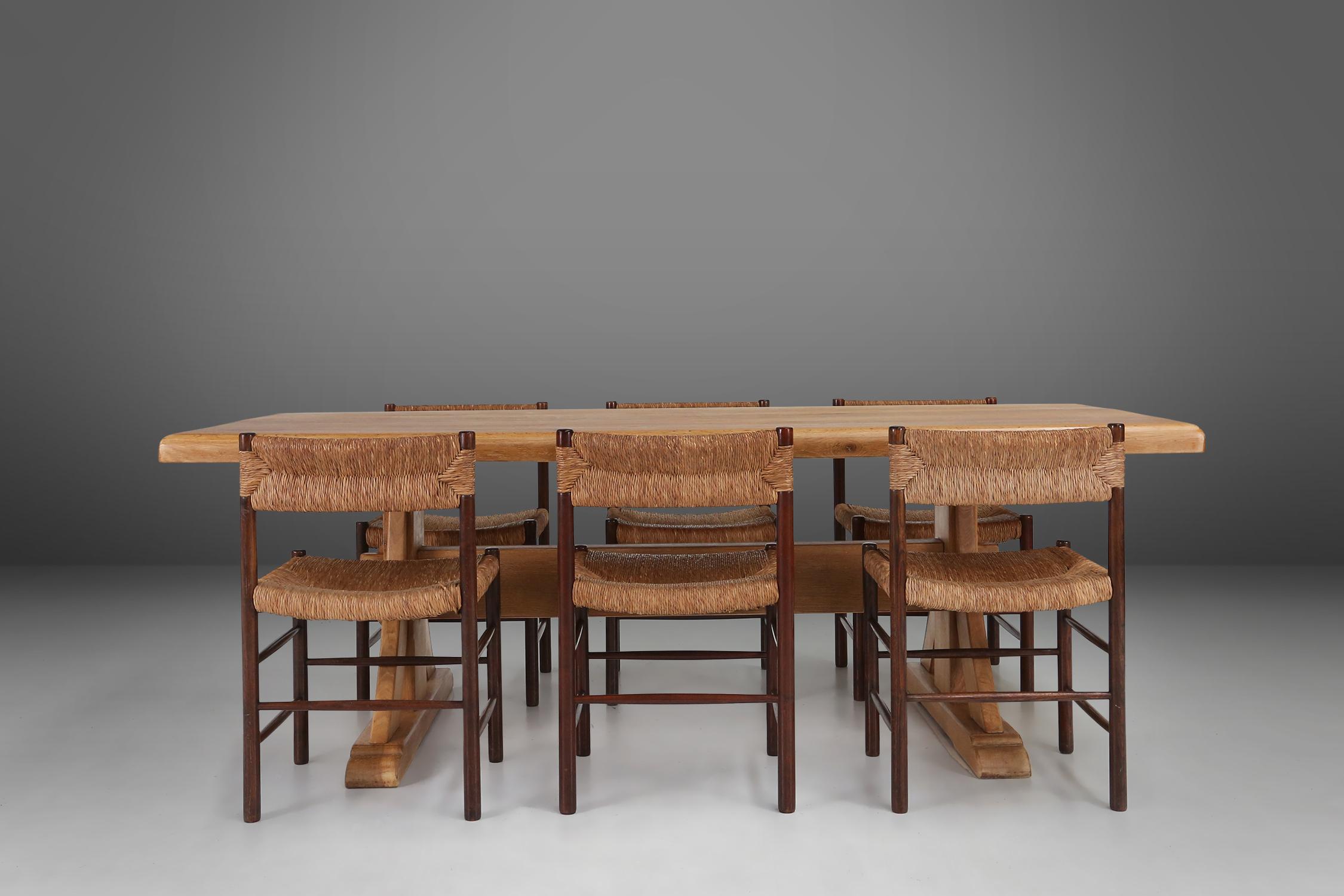 France / 1950s / table / oak wood / mid-century / rustic

This beautifully crafted table is a true gem from the 1950s in France. Made from high-quality oak wood, this mid-century piece exudes a rustic charm that is sure to elevate any space it is