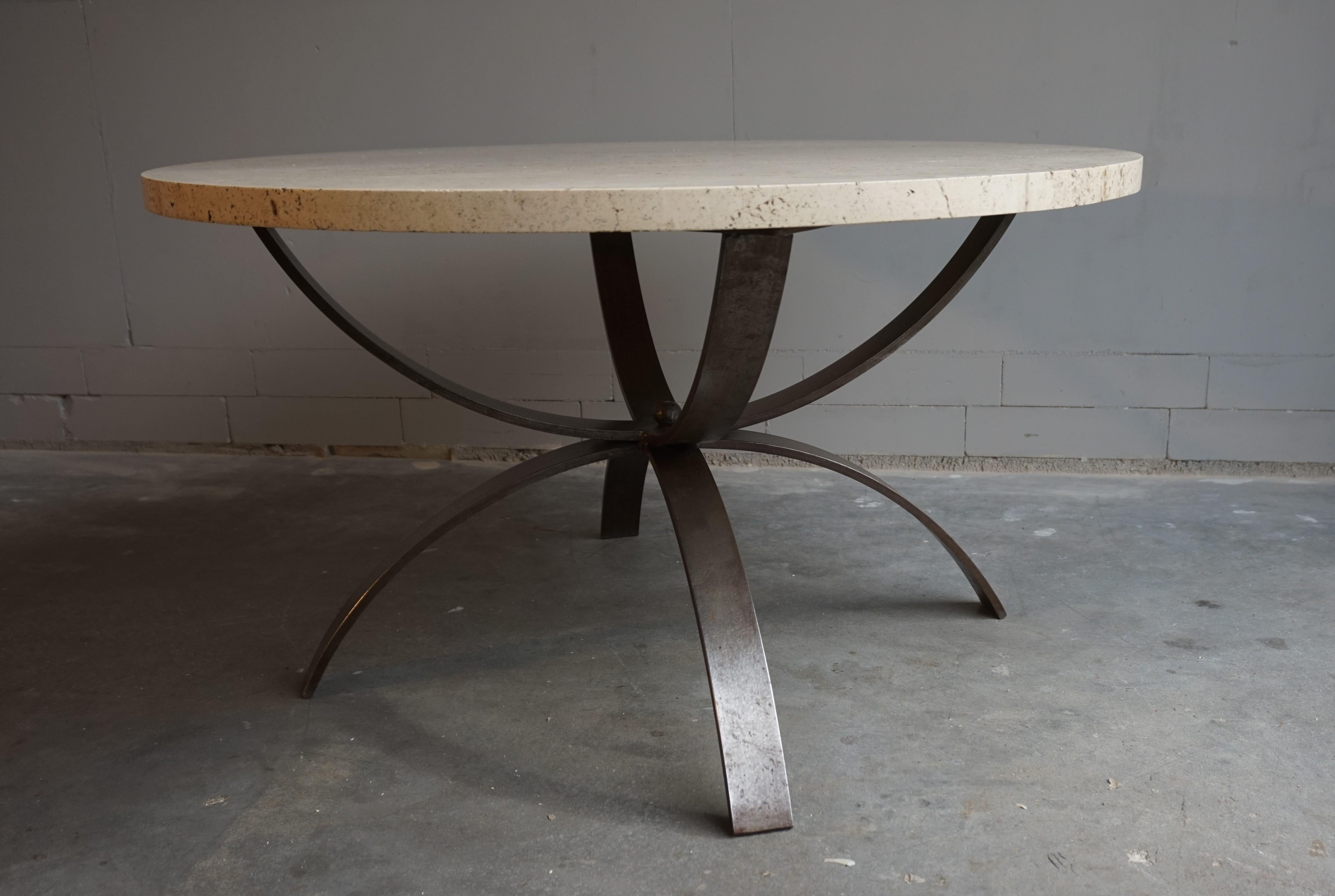 Table basse moderne et intemporelle en fer forgé et travertin, design des années 1960 en vente 4