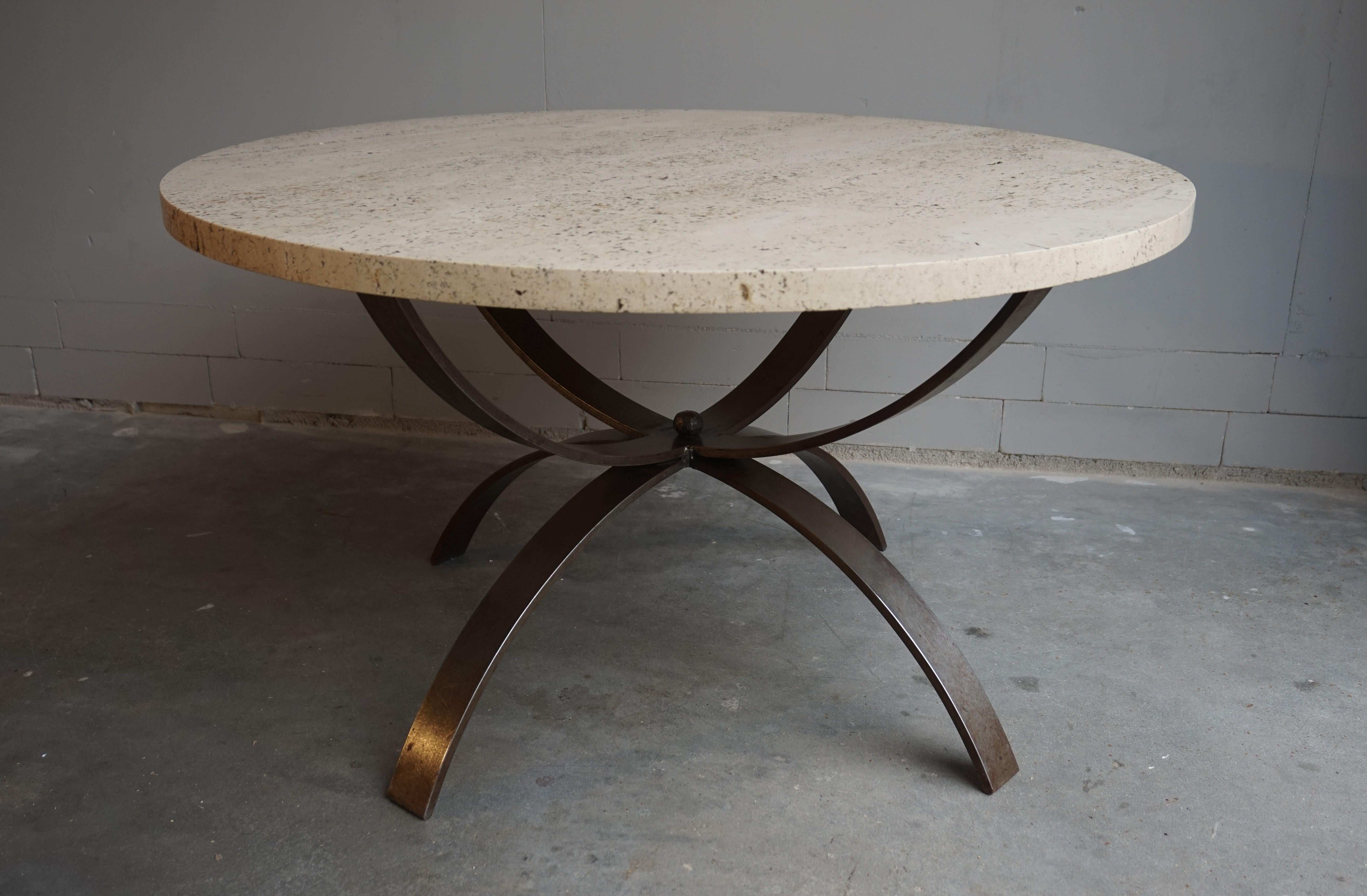 Table basse moderne et intemporelle en fer forgé et travertin, design des années 1960 en vente 6