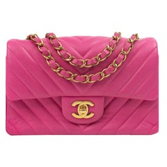 Mini intemporelle en cuir rose