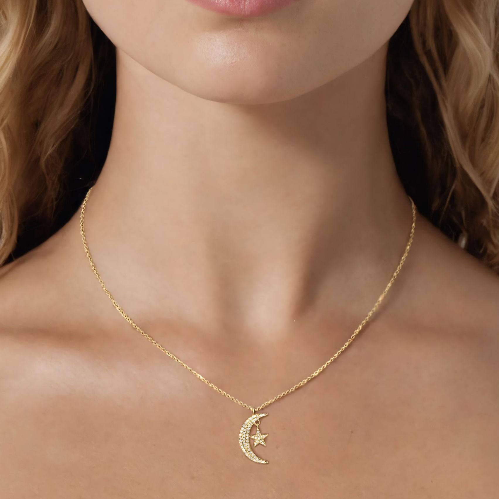 Brilla con questa elegante collana di diamanti a stella in oro 14k, un pezzo senza tempo progettato per aggiungere un tocco di brillantezza a qualsiasi abbigliamento. Whiting con diamanti naturali e disponibile in tre splendide tonalità d'oro -