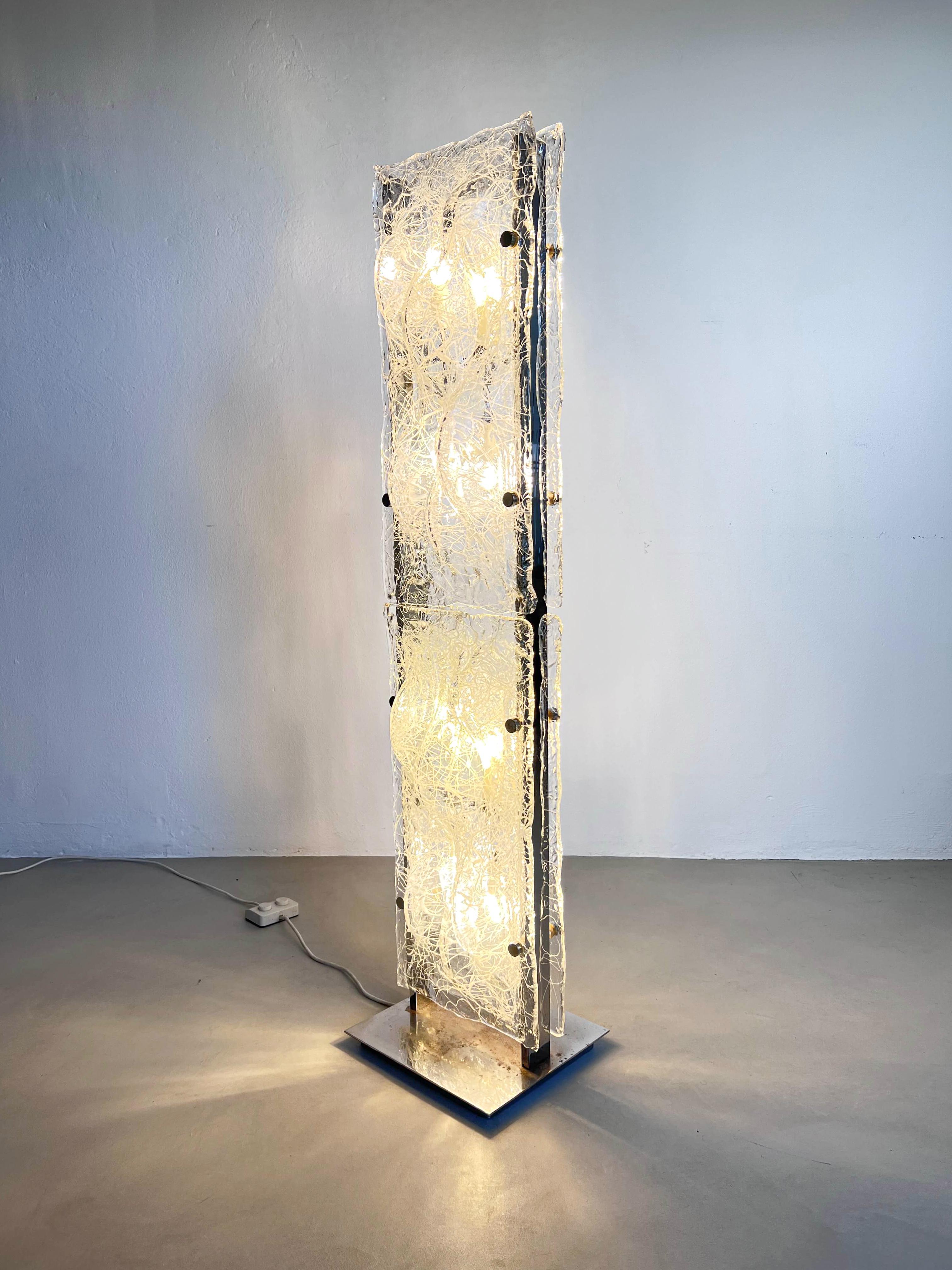 Timeless Murano Sculptural Floor Lamp by Toni Zuccheri, Space Age Collectible (lampe de sol sculpturale intemporelle de Toni Zuccheri) Bon état - En vente à Milano, IT