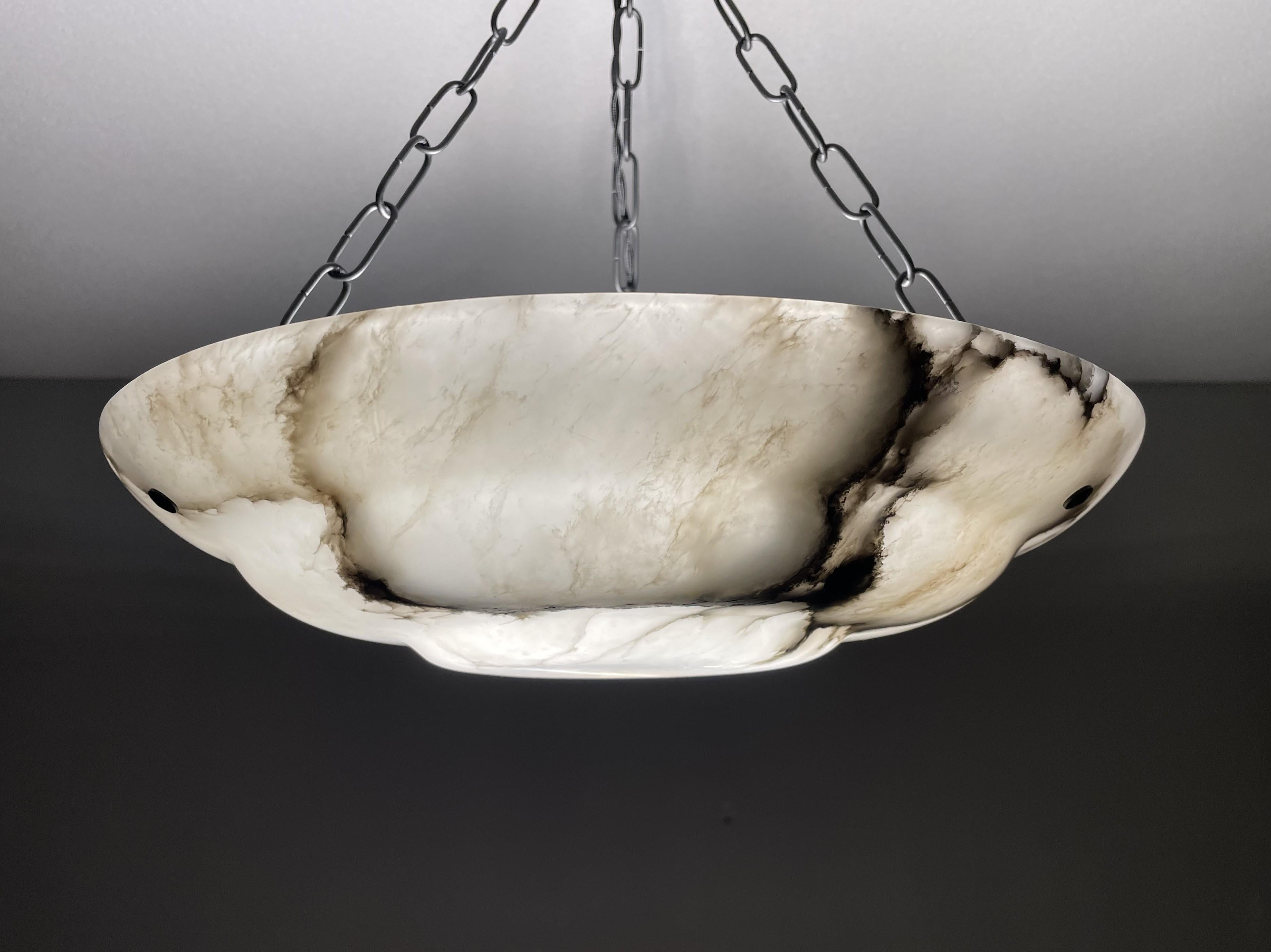 Timeless & Near Mint White & Black Antique Alabaster Pendant Chandelier 1920 In Excellent Condition For Sale In Lisse, NL