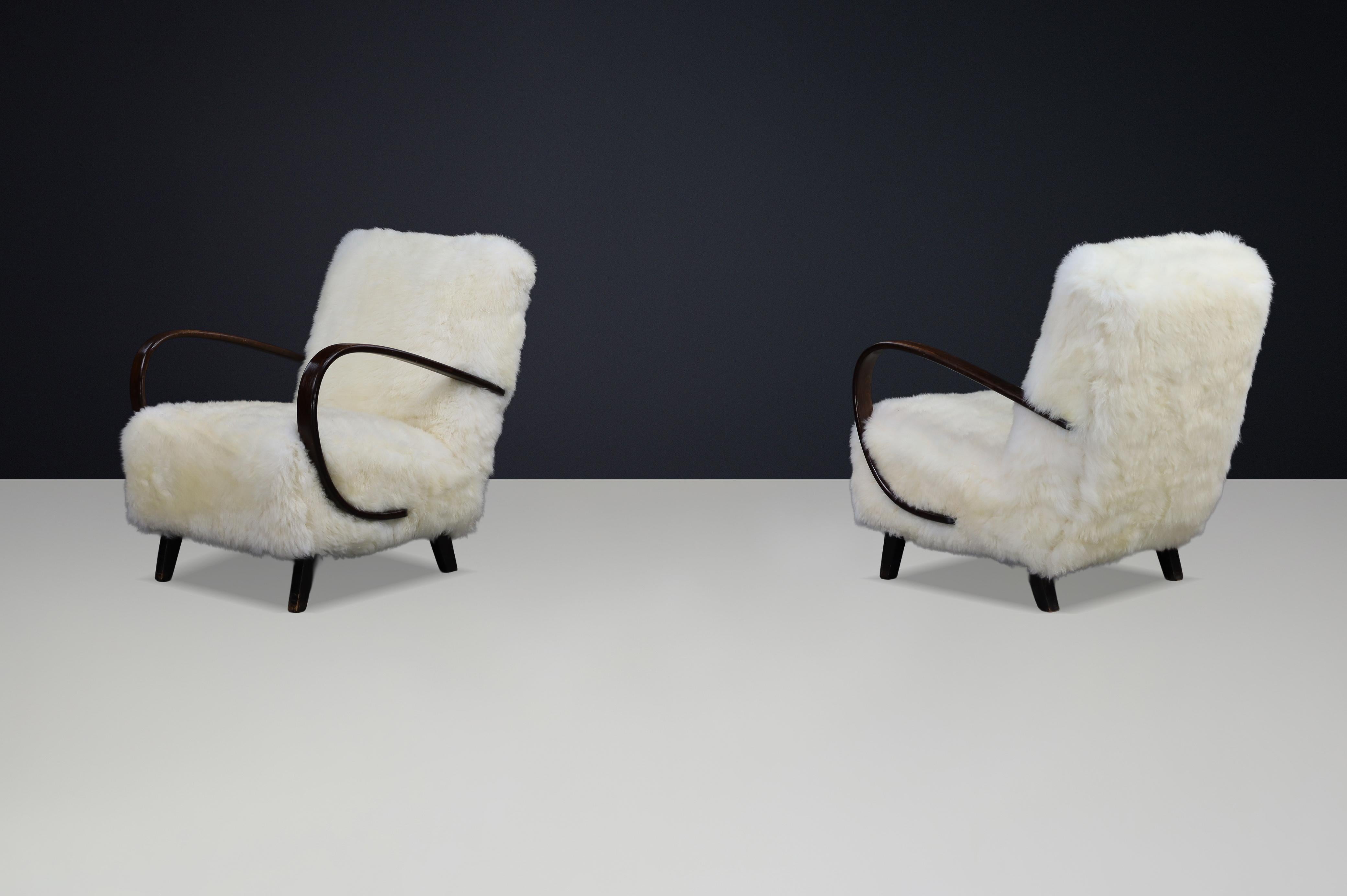 Timeless Pair of Jindřich Halabala Mid-Century Modern Sheepskin Lounge Chairs For Sale 5