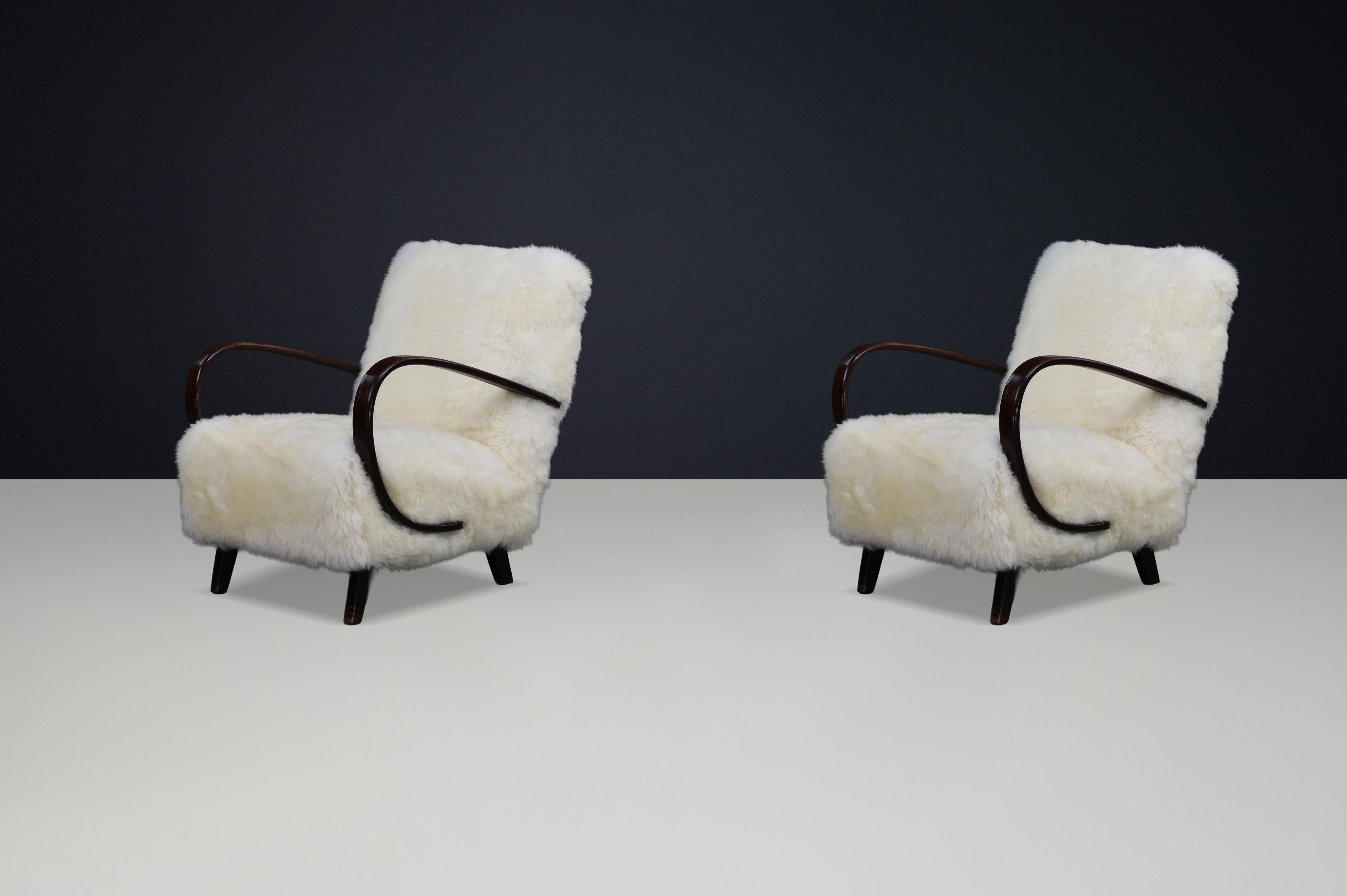 Timeless Pair of Jindřich Halabala Mid-Century Modern Sheepskin Lounge Chairs For Sale 6
