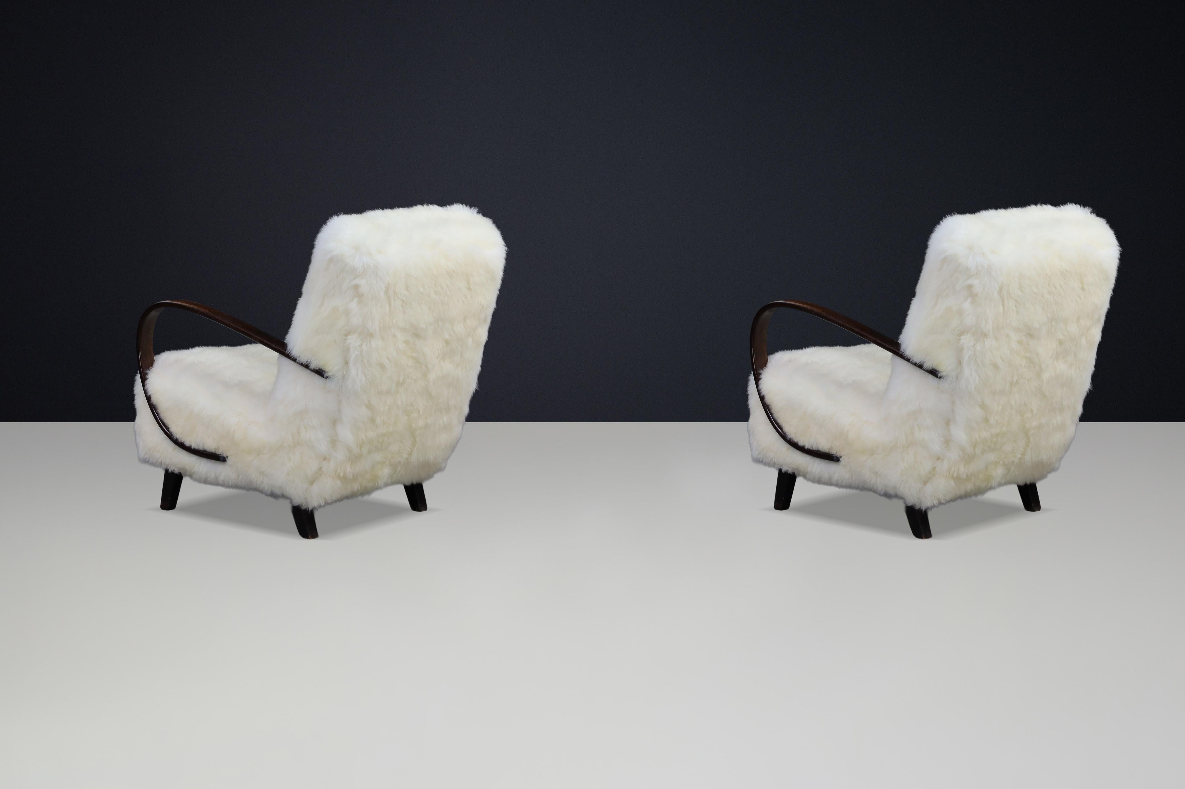 Timeless Pair of Jindřich Halabala Mid-Century Modern Sheepskin Lounge Chairs For Sale 3