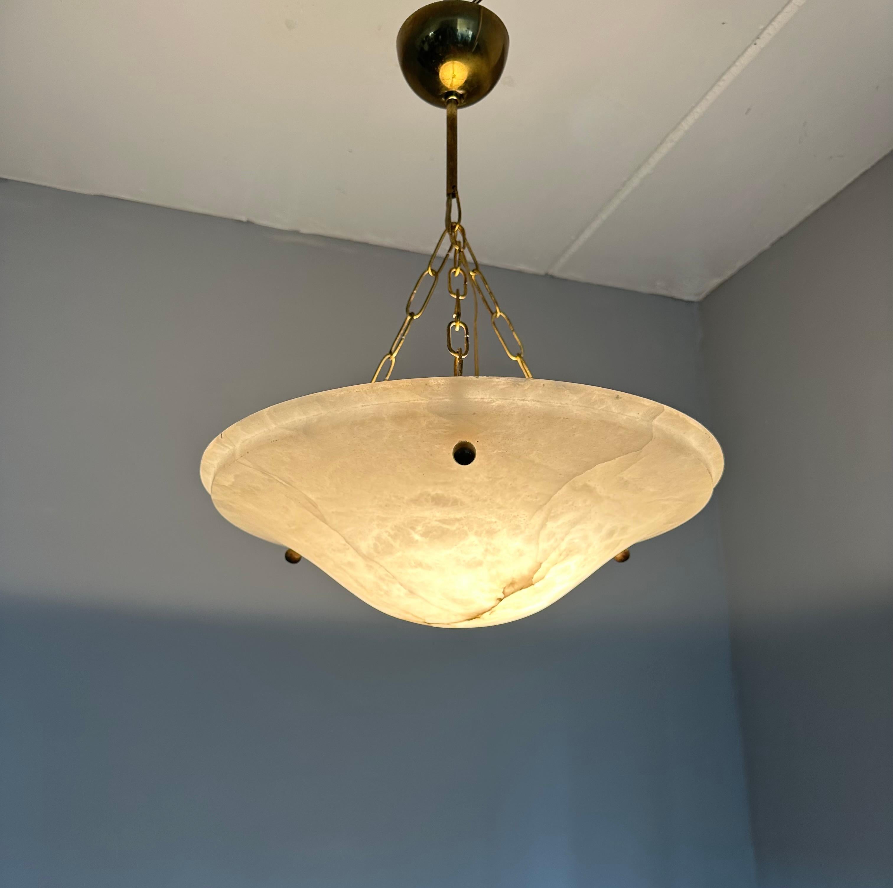 Zeitlose Midcentury Modern White Alabaster & Brass Flush Mount / Pendelleuchte im Angebot 2