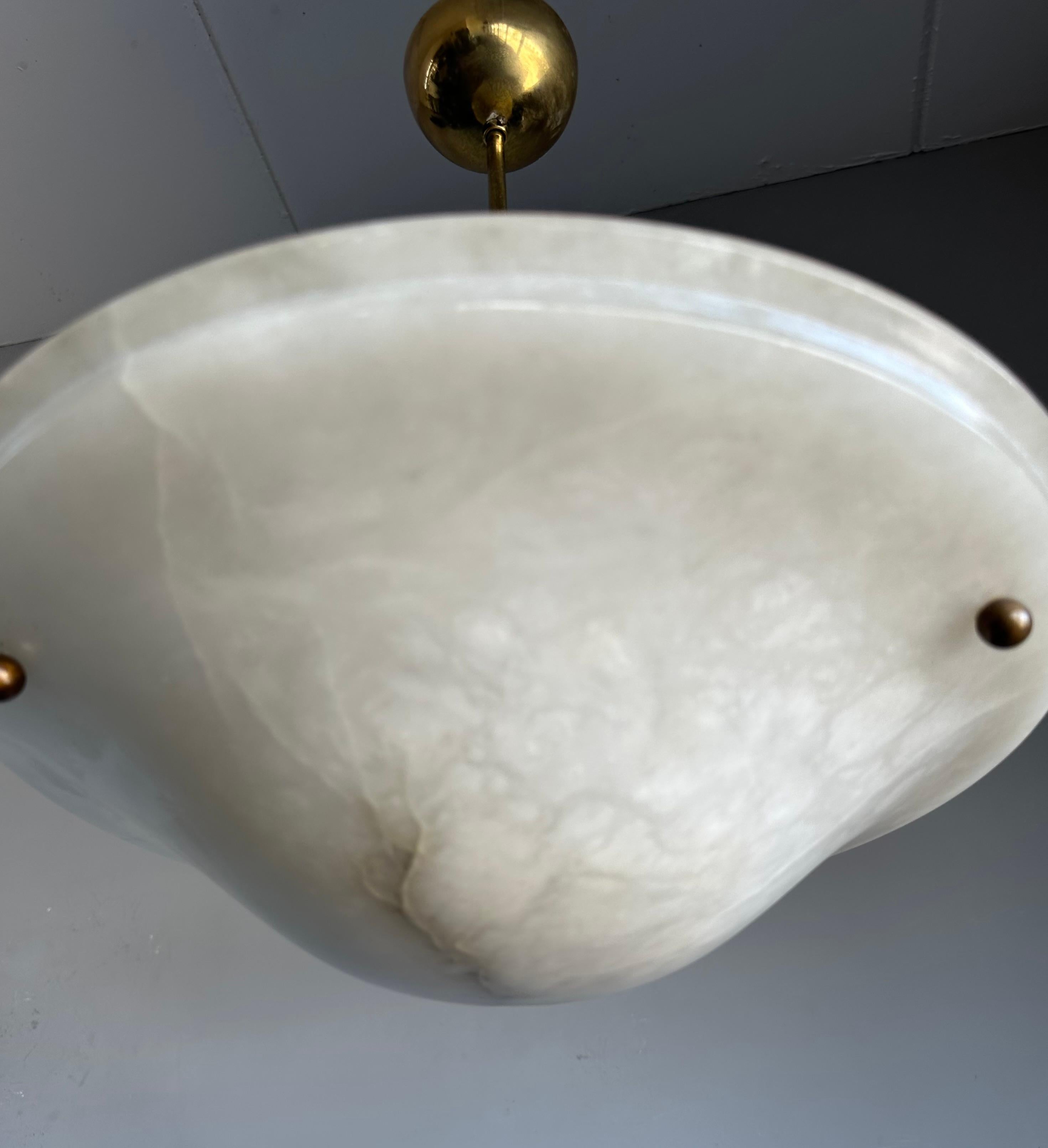 Zeitlose Midcentury Modern White Alabaster & Brass Flush Mount / Pendelleuchte im Angebot 3