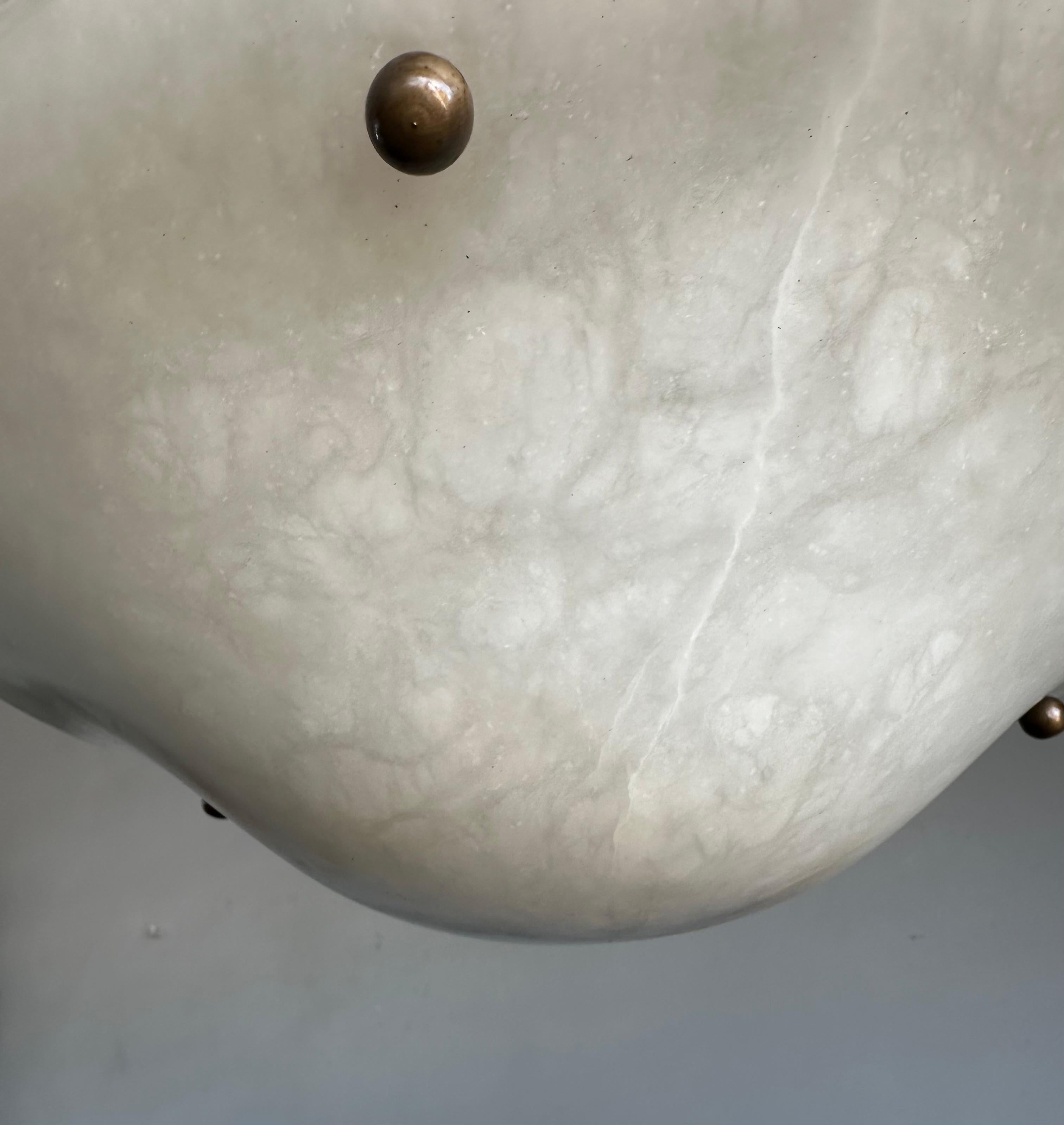 Zeitlose Midcentury Modern White Alabaster & Brass Flush Mount / Pendelleuchte im Angebot 4
