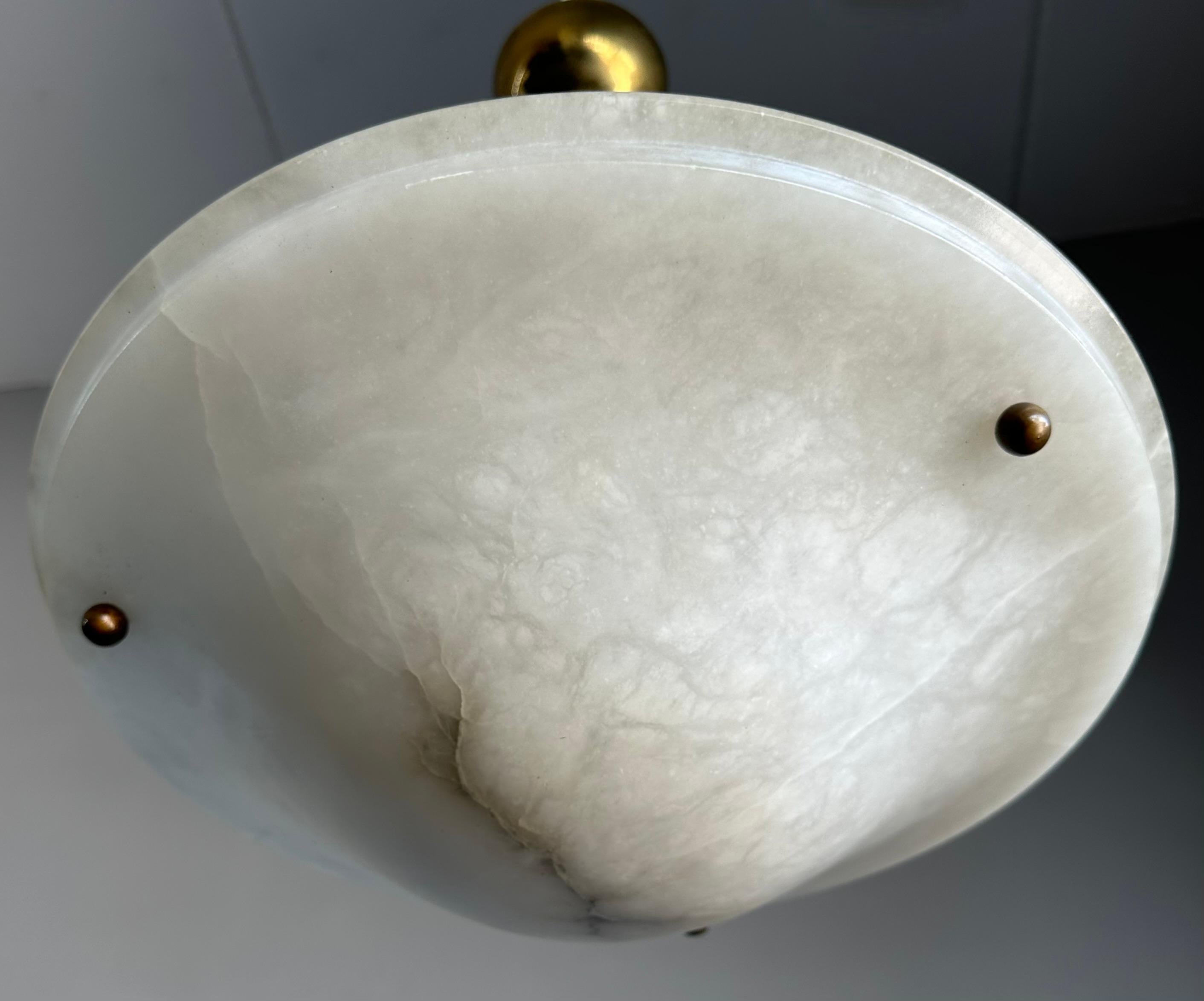 Zeitlose Midcentury Modern White Alabaster & Brass Flush Mount / Pendelleuchte im Angebot 6
