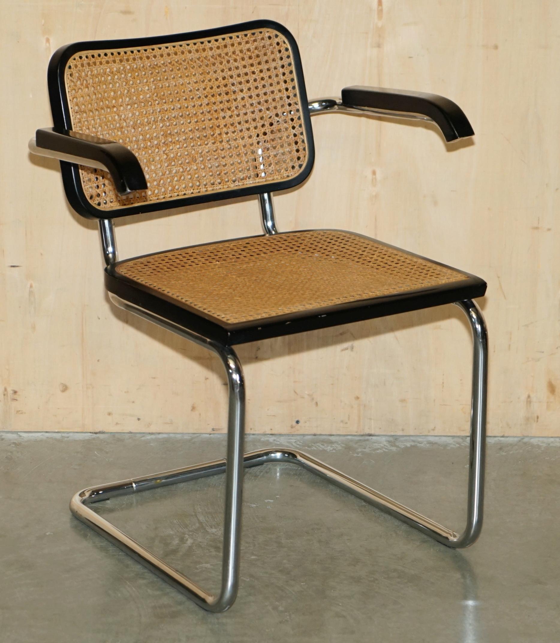 italien TIMELESS PAIR OF ViNTAGE MARCEL BREUER CESCA KNOLL B32 CHROME BERGERE ARMCHAIRS en vente