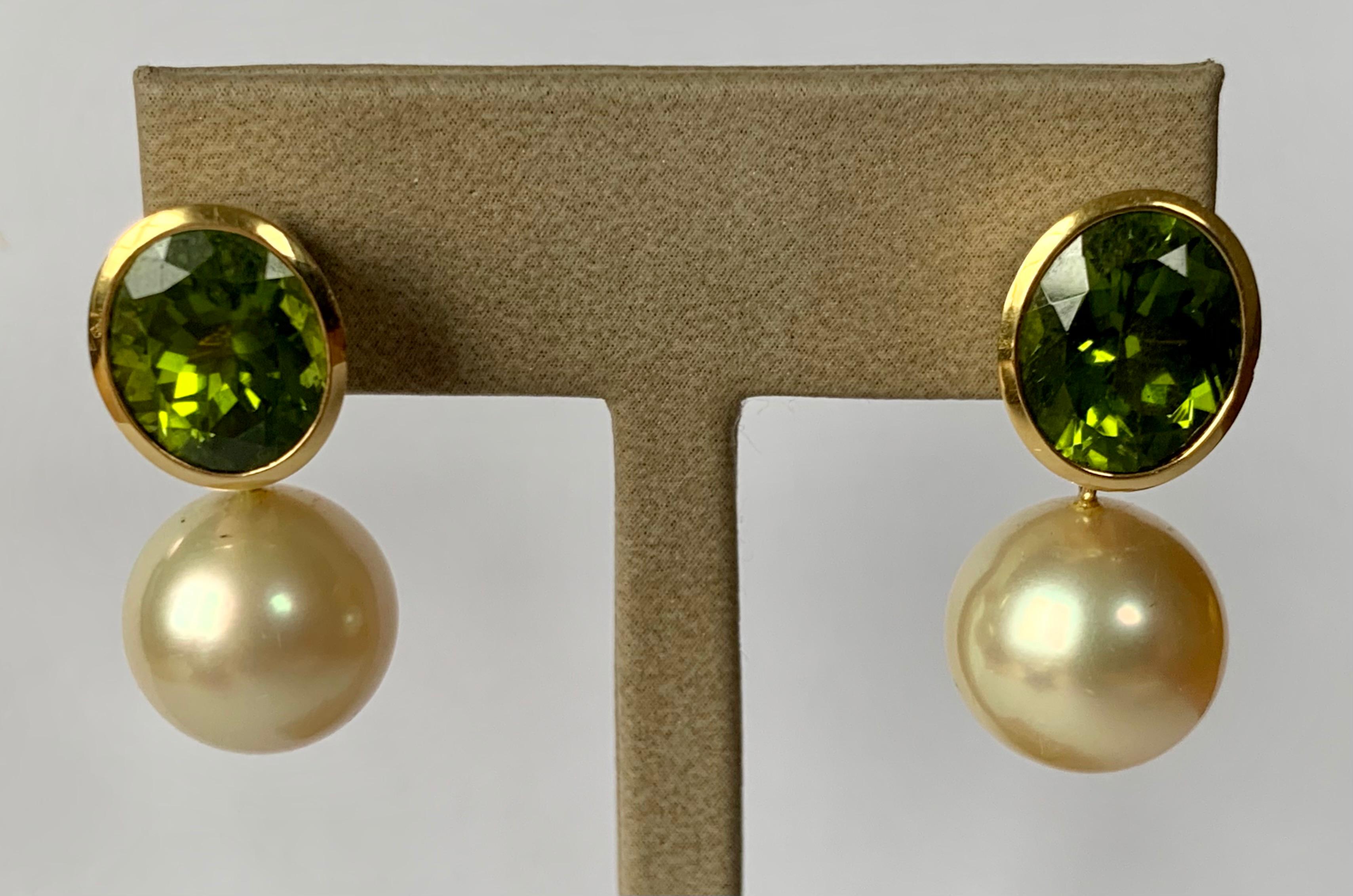 Oval Cut Timeless Peridot Golden South Sea Pearl Earrings 18 Karat Yellow Gold For Sale