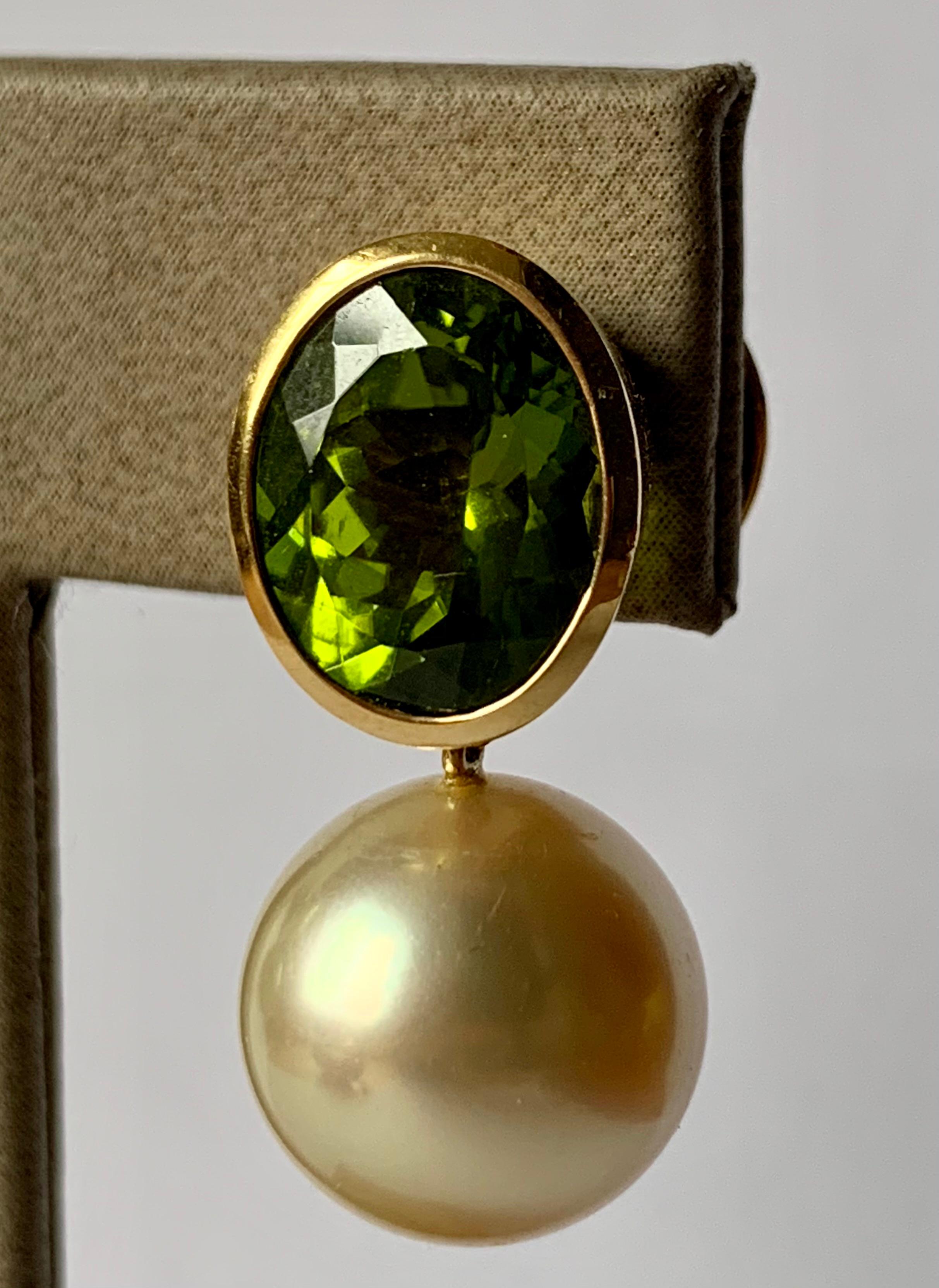 Women's or Men's Timeless Peridot Golden South Sea Pearl Earrings 18 Karat Yellow Gold For Sale