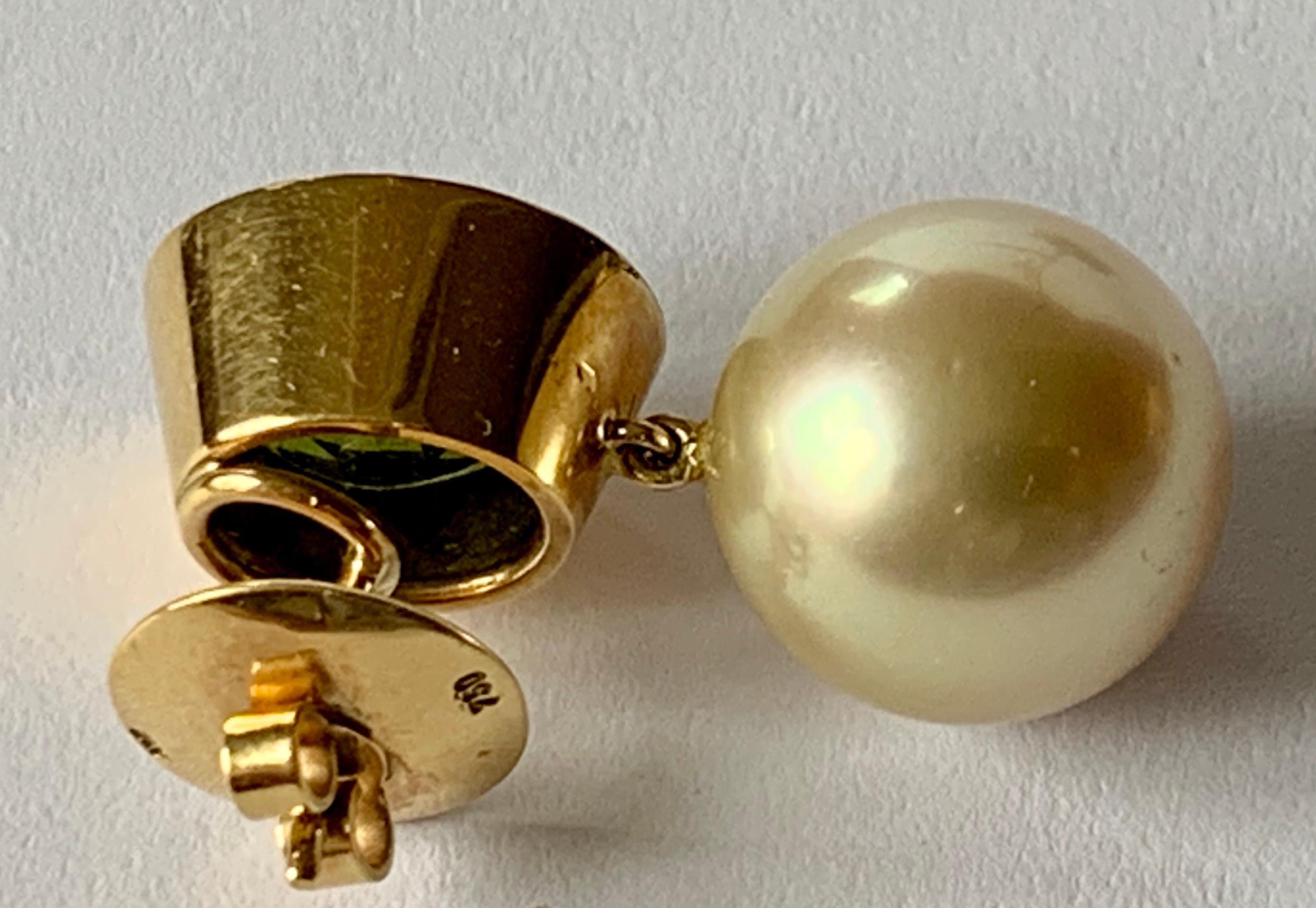 Timeless Peridot Golden South Sea Pearl Earrings 18 Karat Yellow Gold For Sale 2