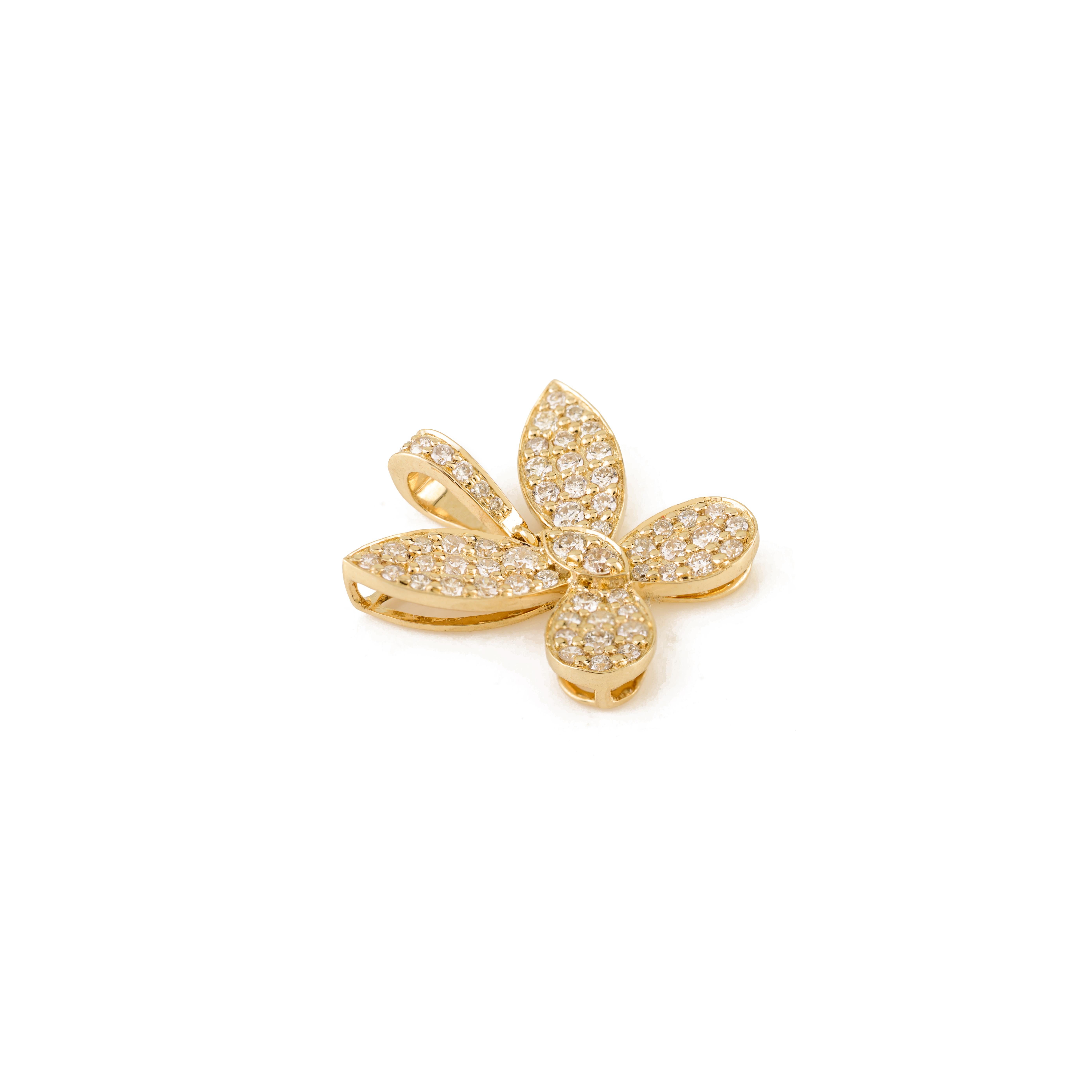 Colgante Mariposa Resplandor Intemporal con Diamantes Engastados en Oro Amarillo de 14k en Nuevo estado para la venta en New York, NY