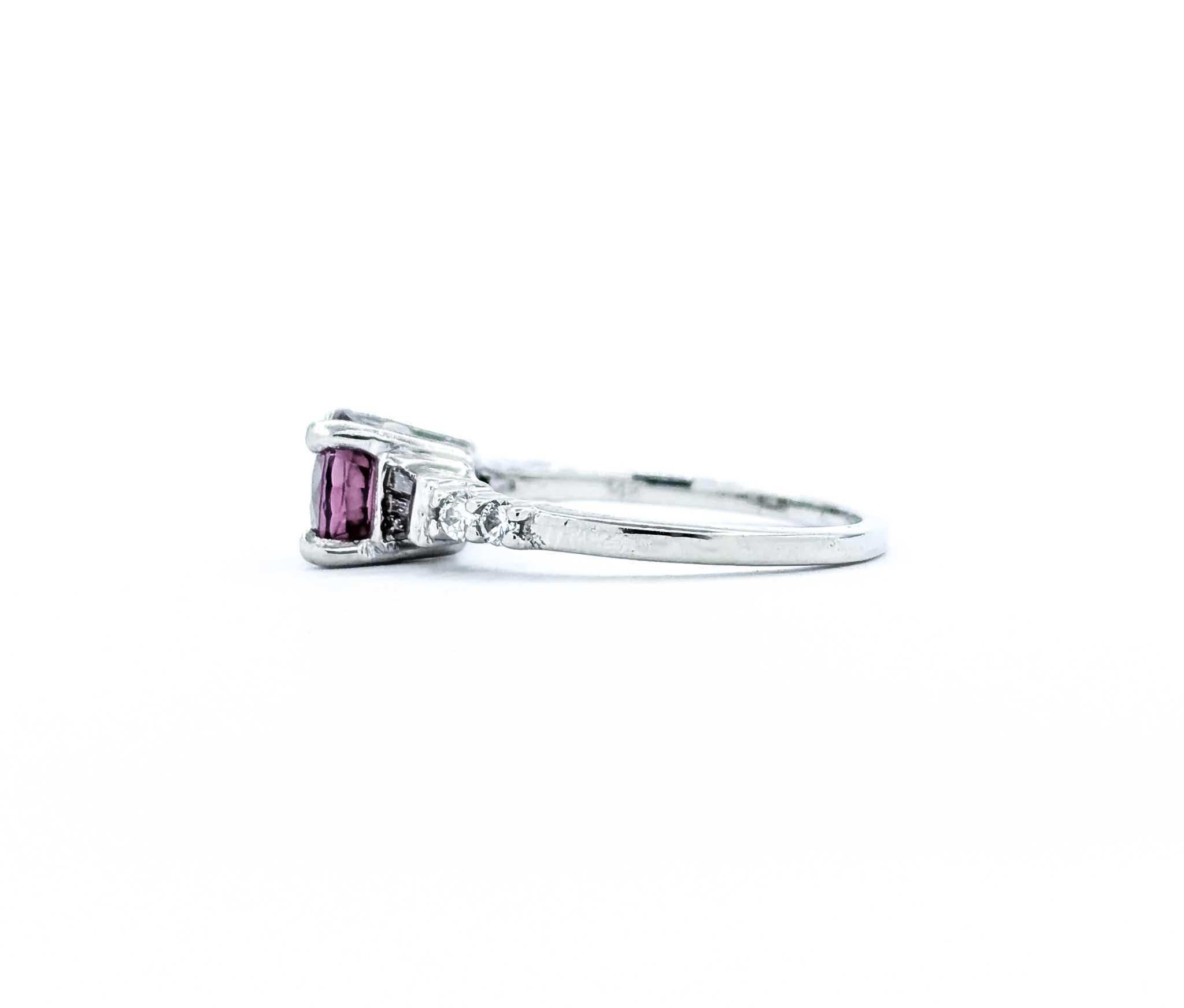 Contemporary Timeless Raspberry Spinel and Diamond Ring in 14k White Gold For Sale