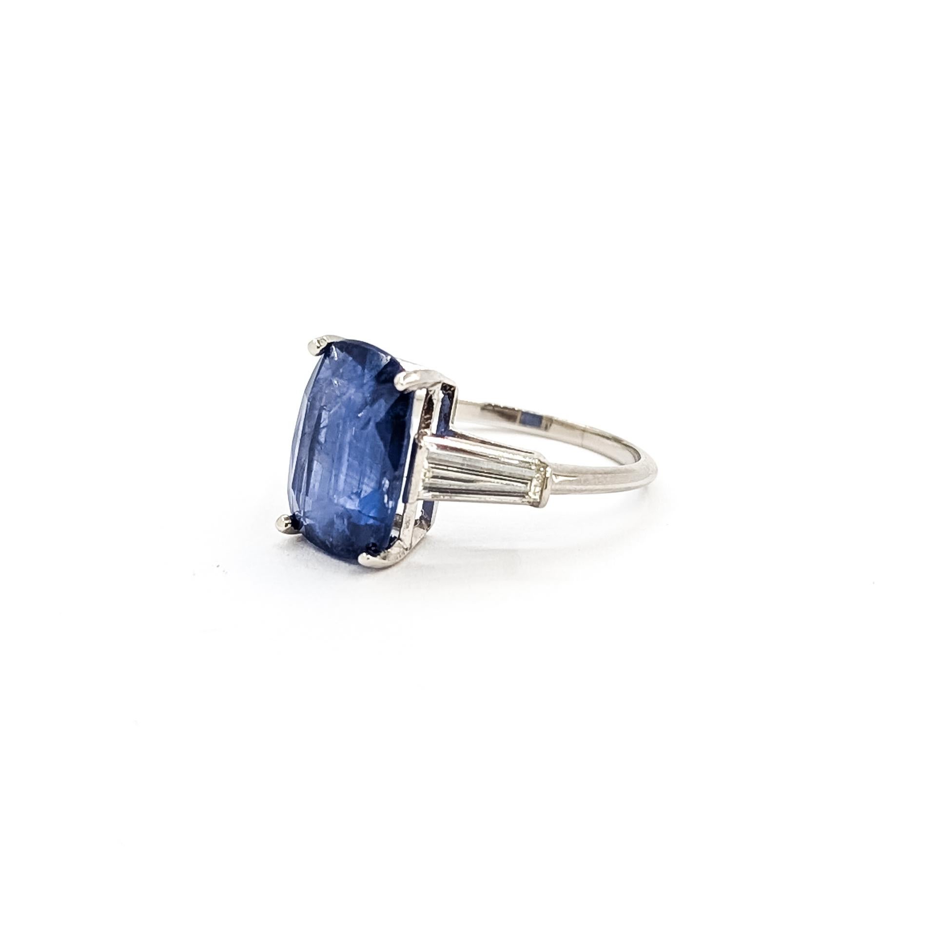 Contemporain Bague intemporelle en saphir et diamant en platine en vente