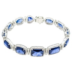 Bracelet intemporel en platine avec halo de saphirs