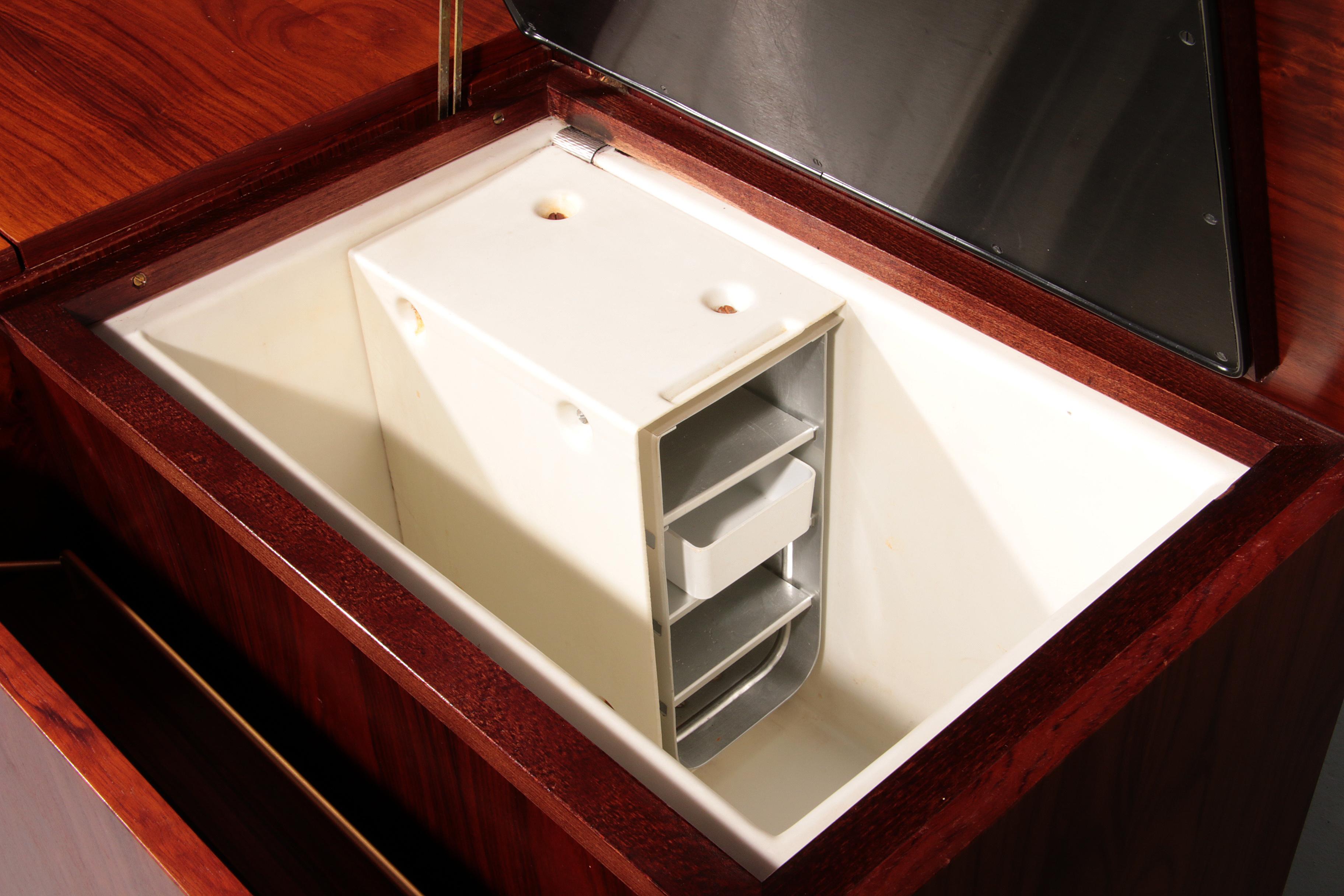 Mini-bar scandinavo senza tempo con charme da metà secolo 1960 in vendita 1