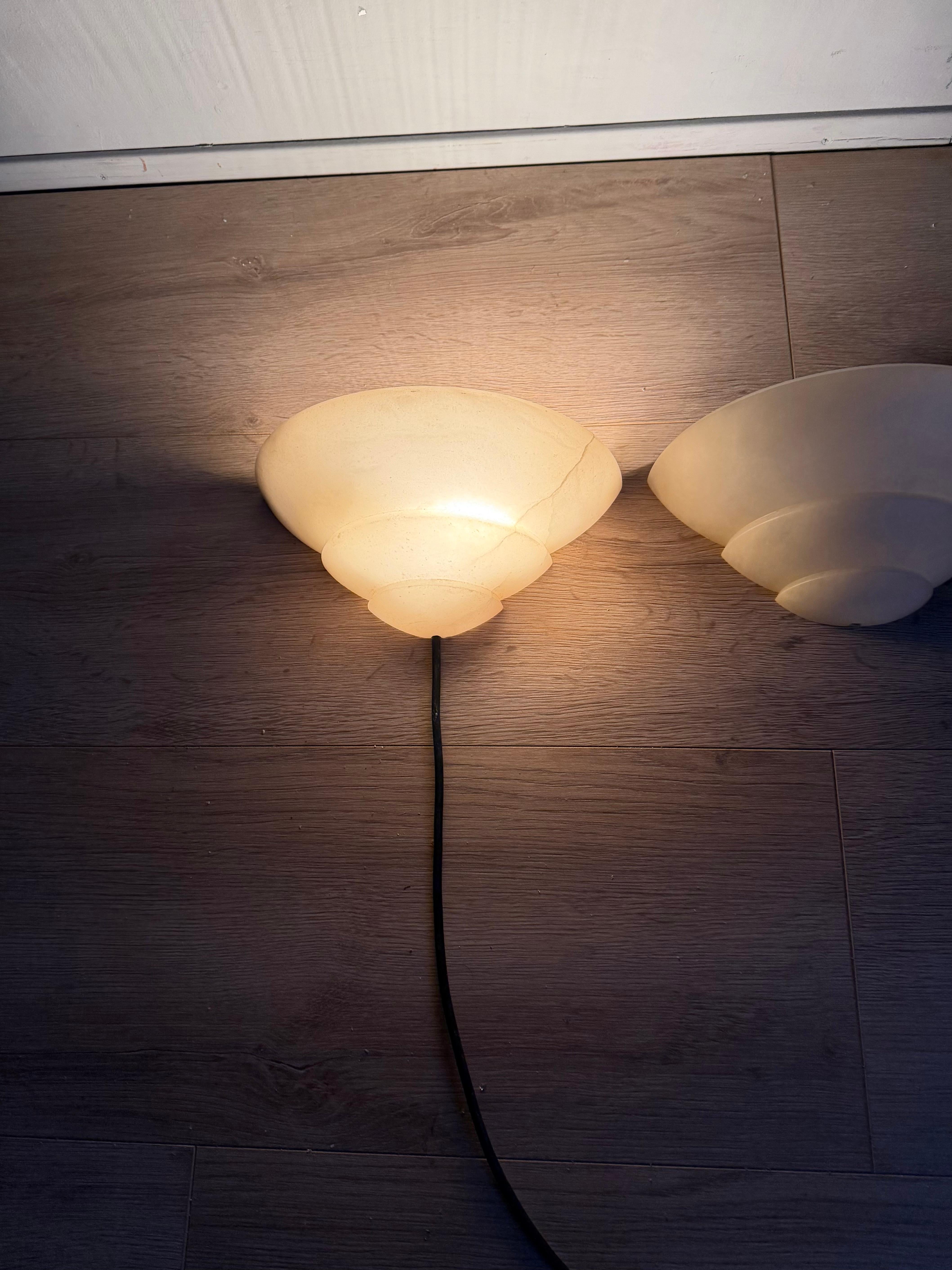 Conjunto intemporal de tres apliques de pared de alabastro de estilo Art Déco, apliques de luz en venta 4