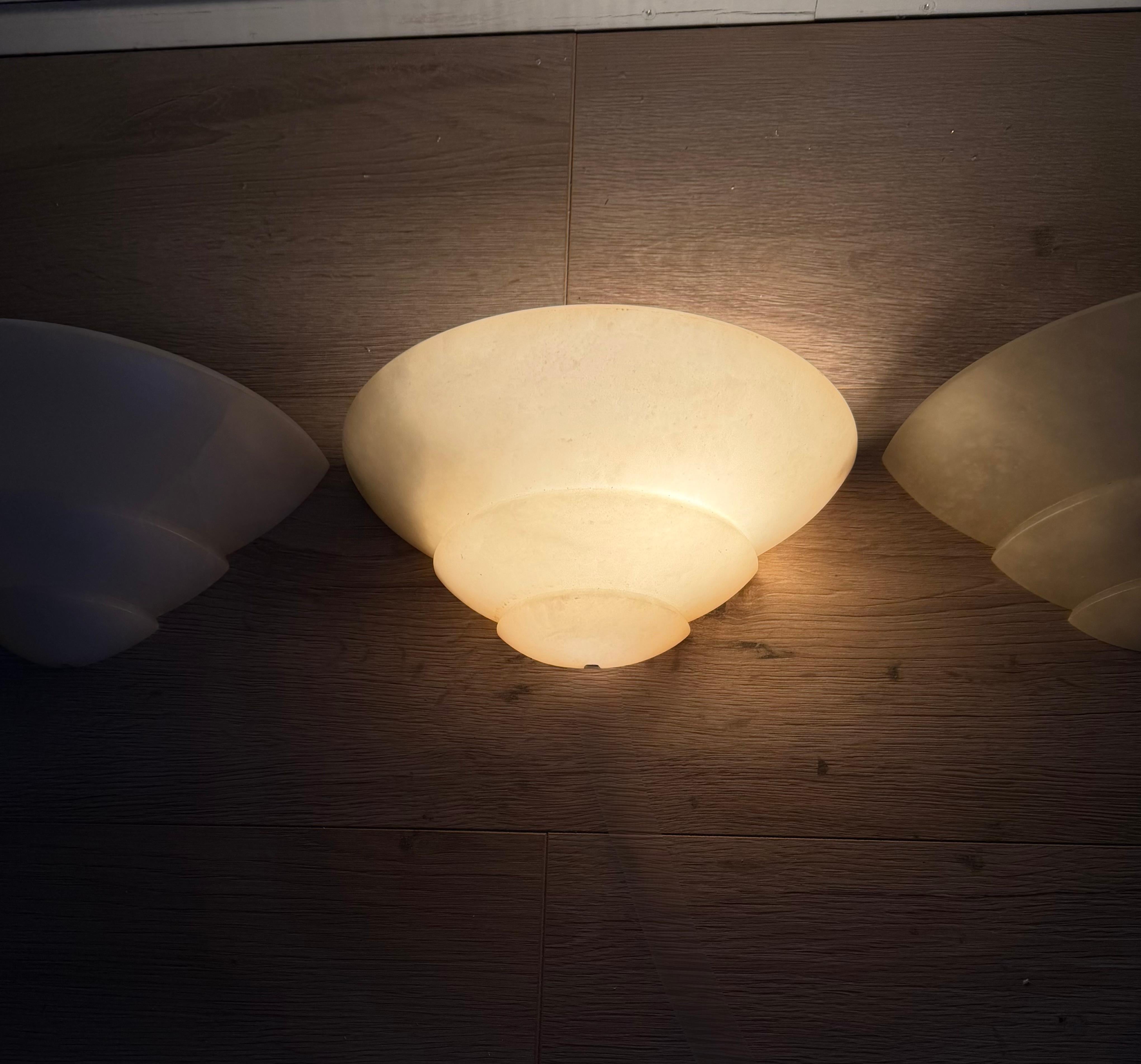 Conjunto intemporal de tres apliques de pared de alabastro de estilo Art Déco, apliques de luz en venta 6