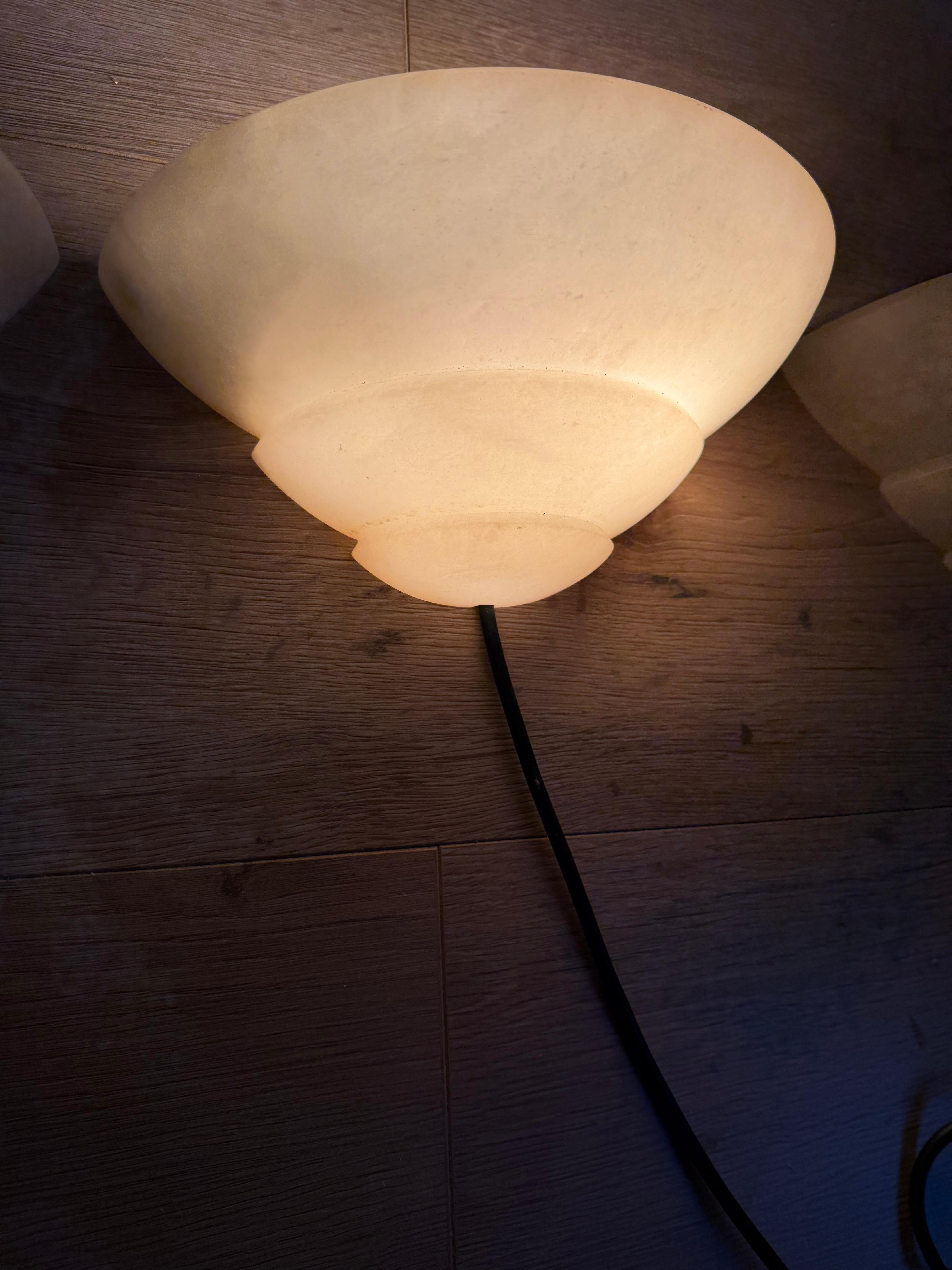 Conjunto intemporal de tres apliques de pared de alabastro de estilo Art Déco, apliques de luz en venta 7