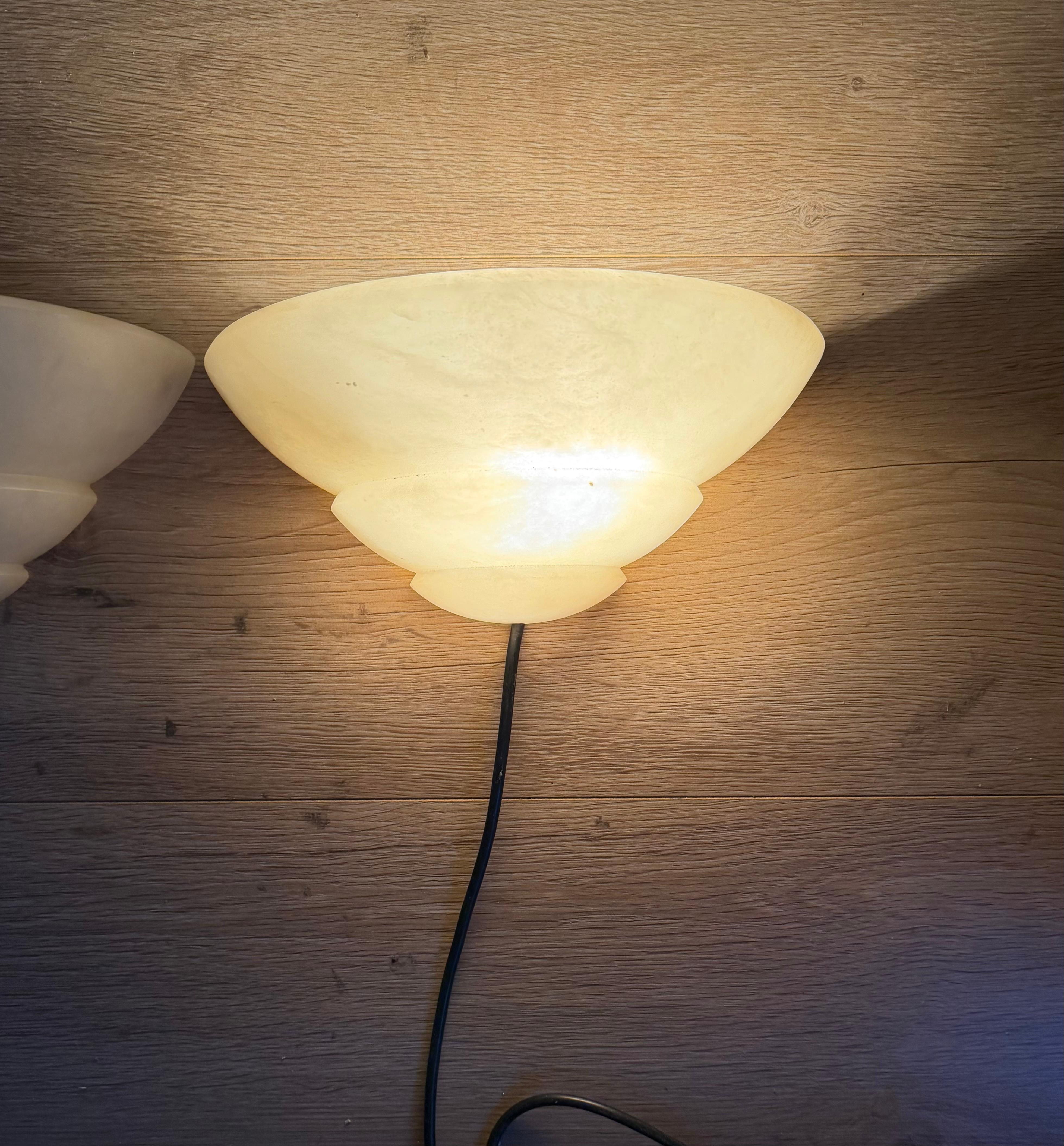 Conjunto intemporal de tres apliques de pared de alabastro de estilo Art Déco, apliques de luz en venta 11