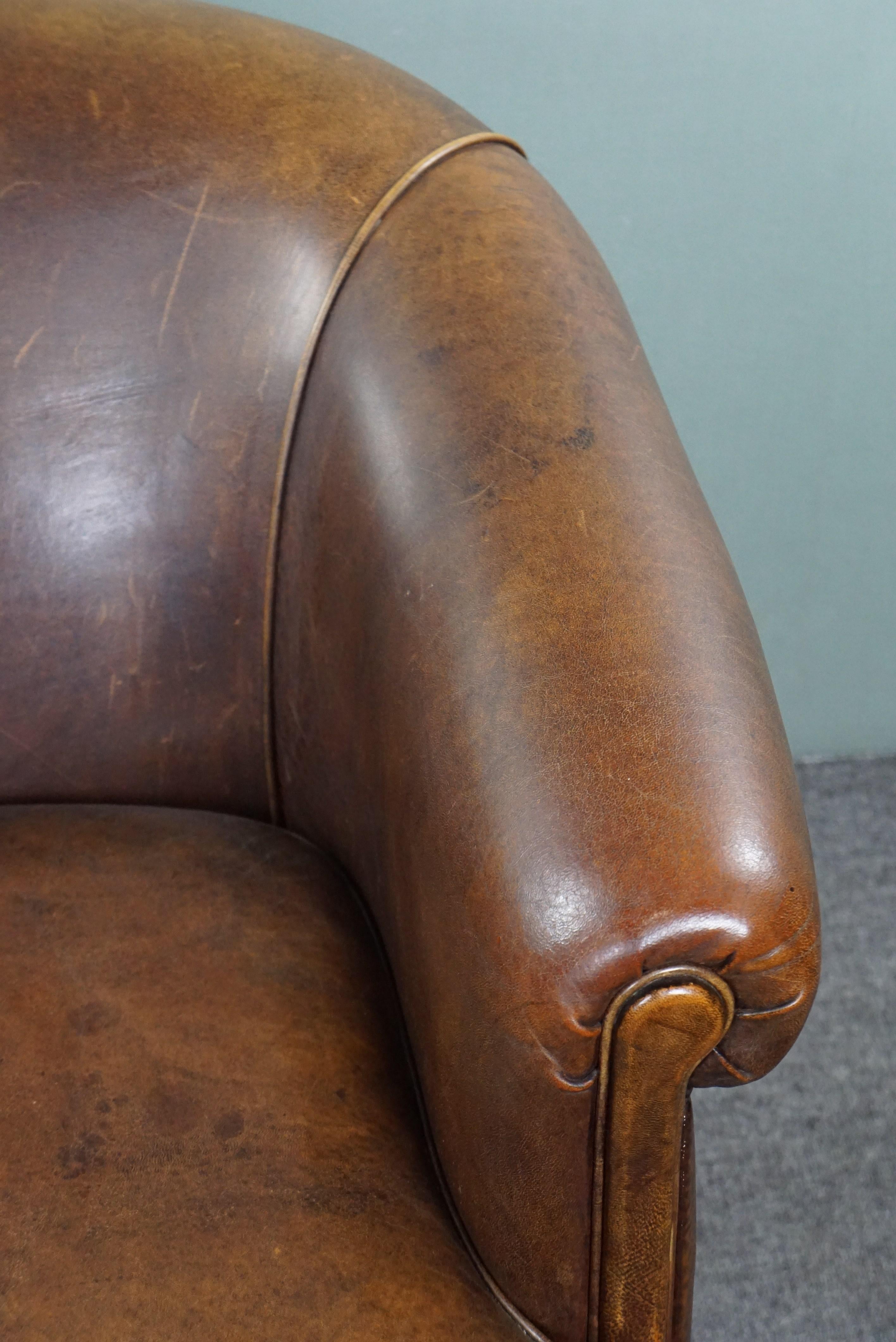 Timeless sheep leather club chair In Good Condition For Sale In Harderwijk, NL