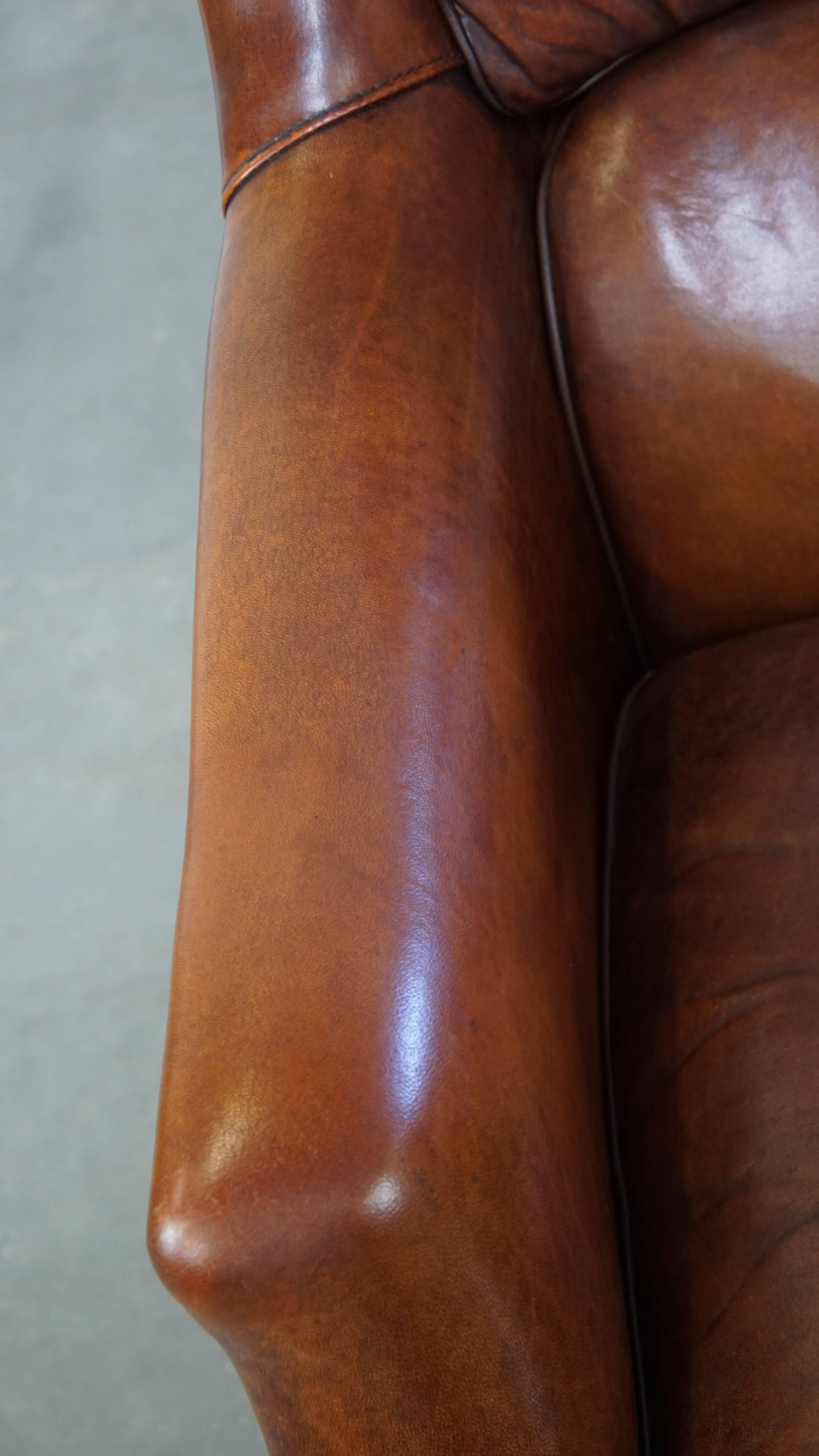 Timeless Sheepskin Leather Armchair in Excellent Condition For Sale 1