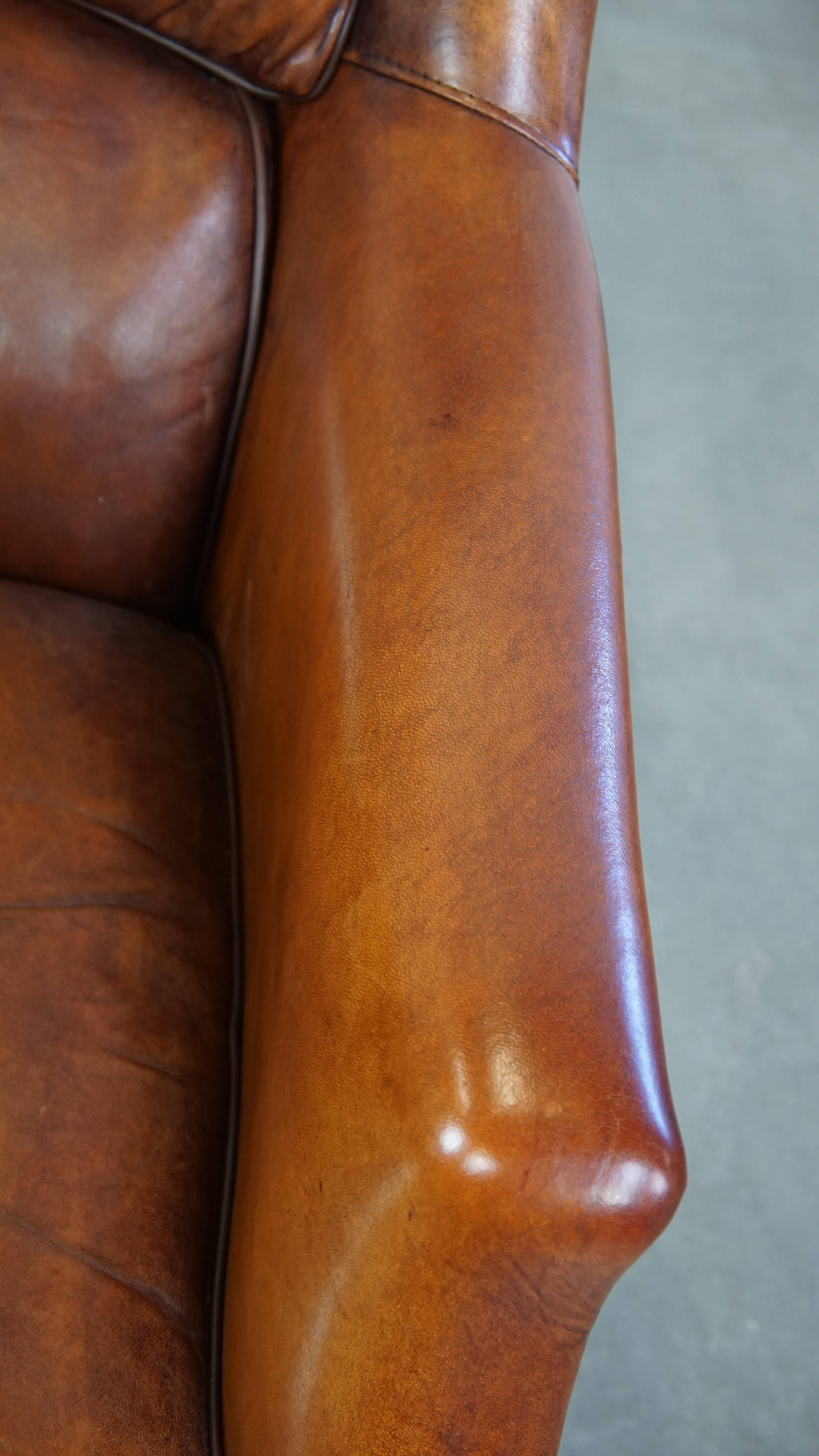 Timeless Sheepskin Leather Armchair in Excellent Condition For Sale 2