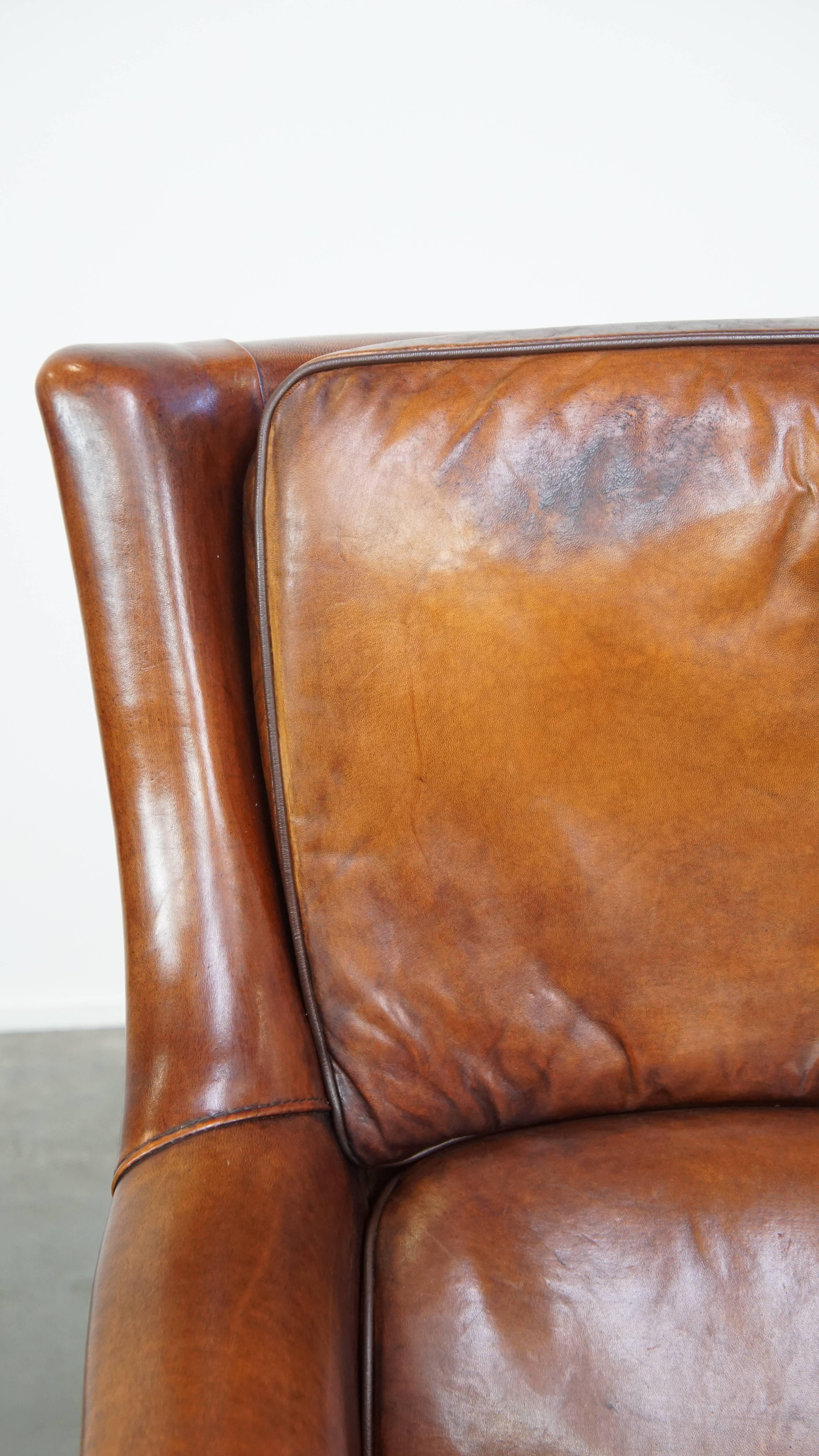 Timeless Sheepskin Leather Armchair in Excellent Condition For Sale 3