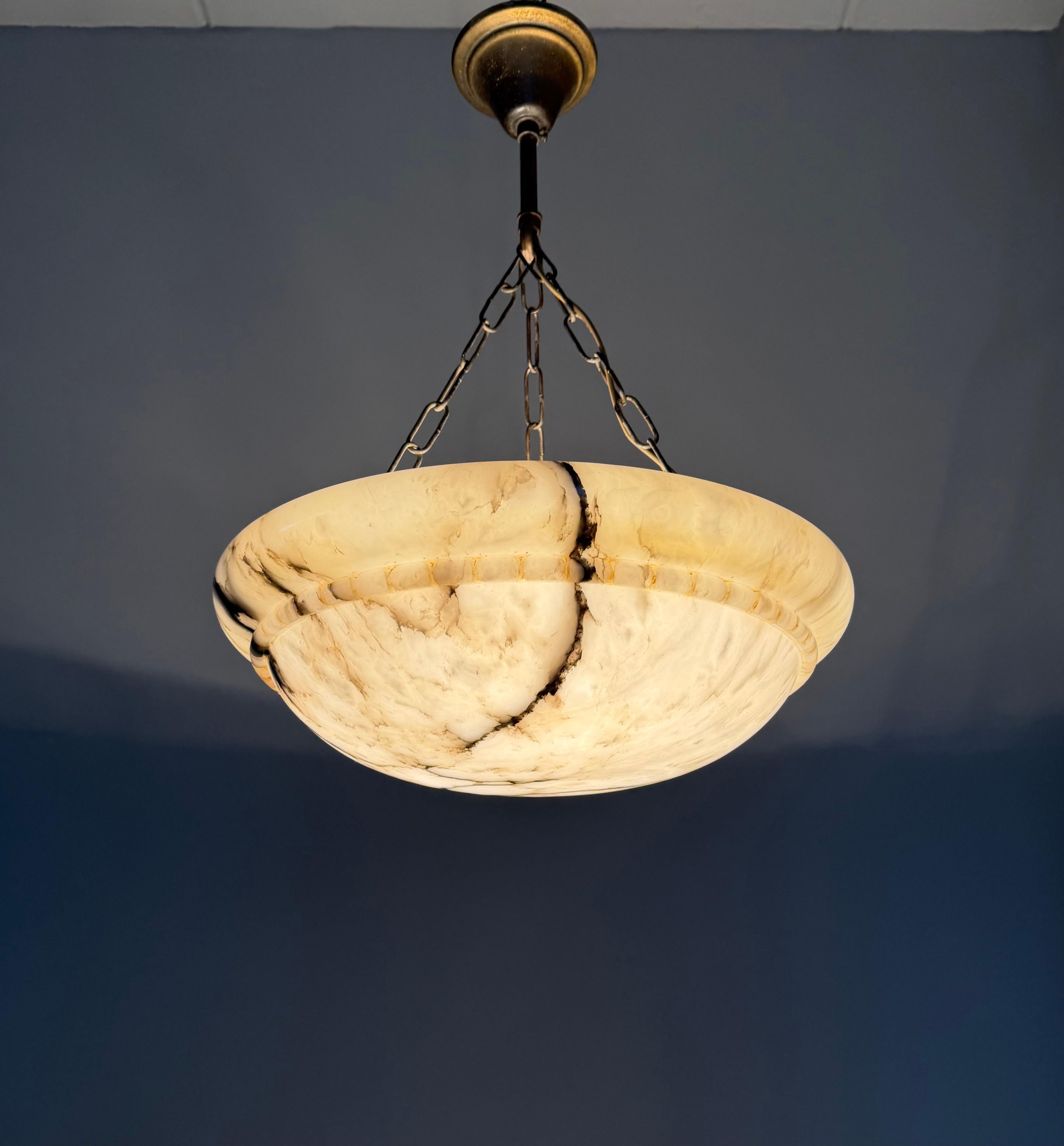 Un objet intemporel : Lampe suspendue en albâtre antique en parfait état. en vente 4