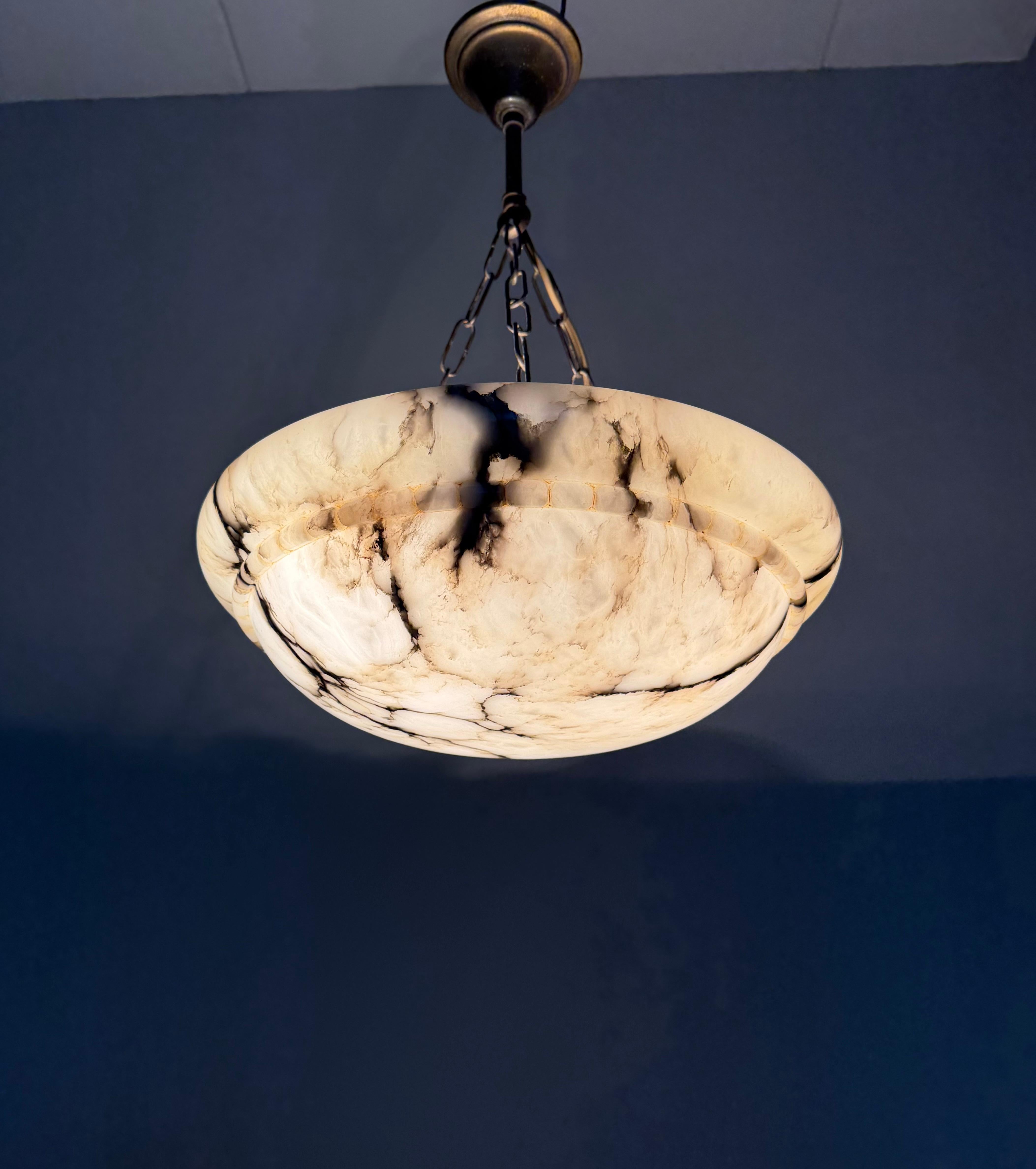 Un objet intemporel : Lampe suspendue en albâtre antique en parfait état. en vente 5