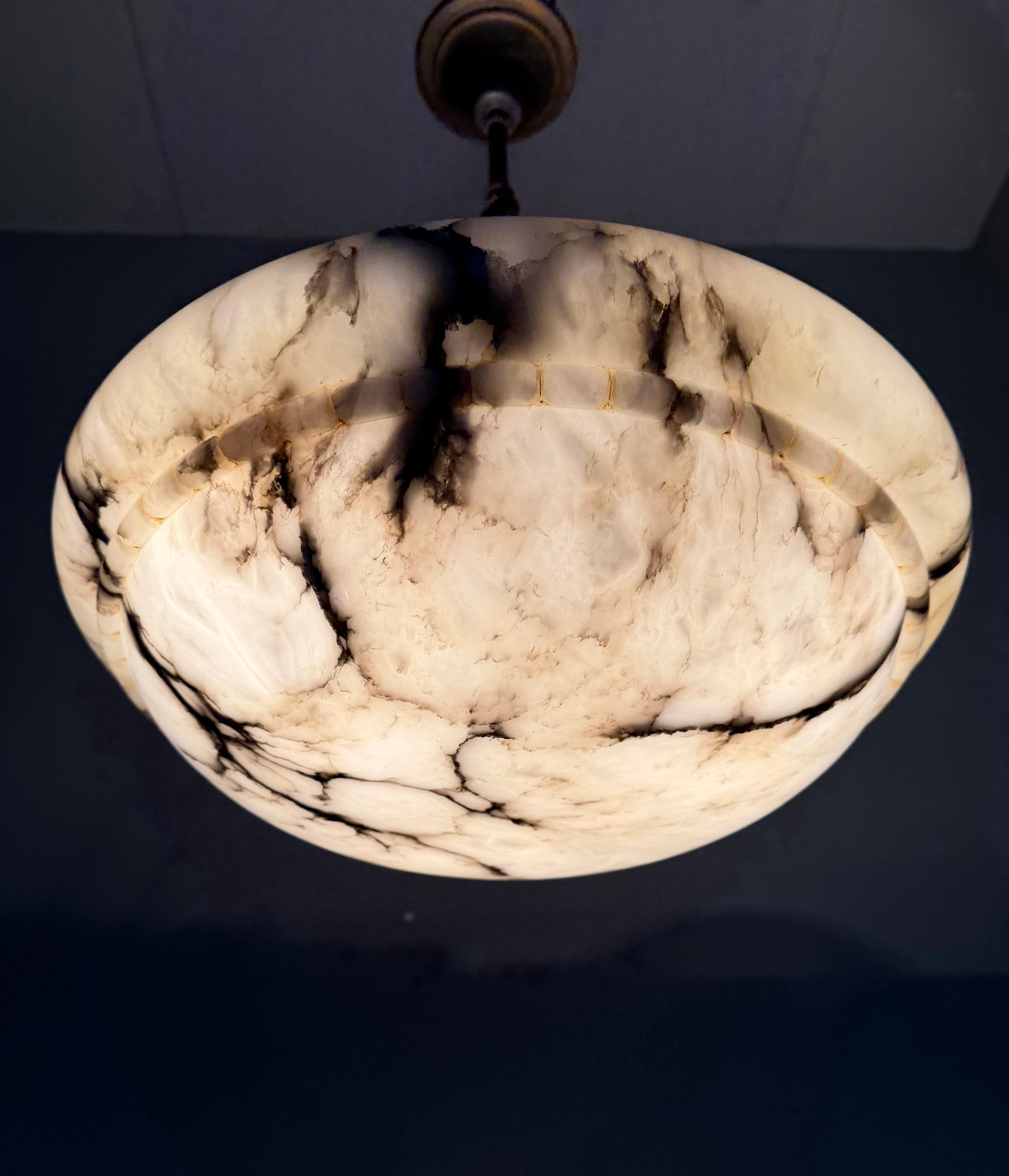 Un objet intemporel : Lampe suspendue en albâtre antique en parfait état. en vente 6